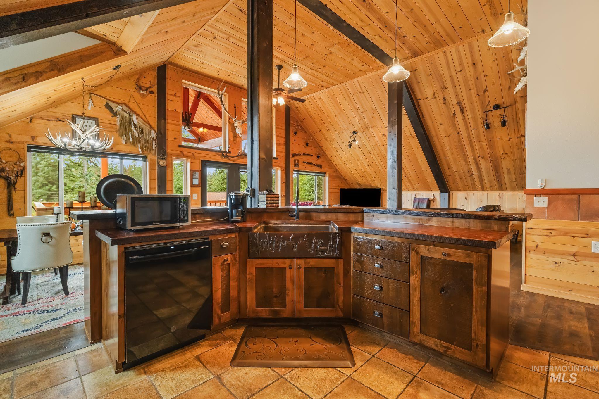 3989 E Mountain Rd. Property Photo 8