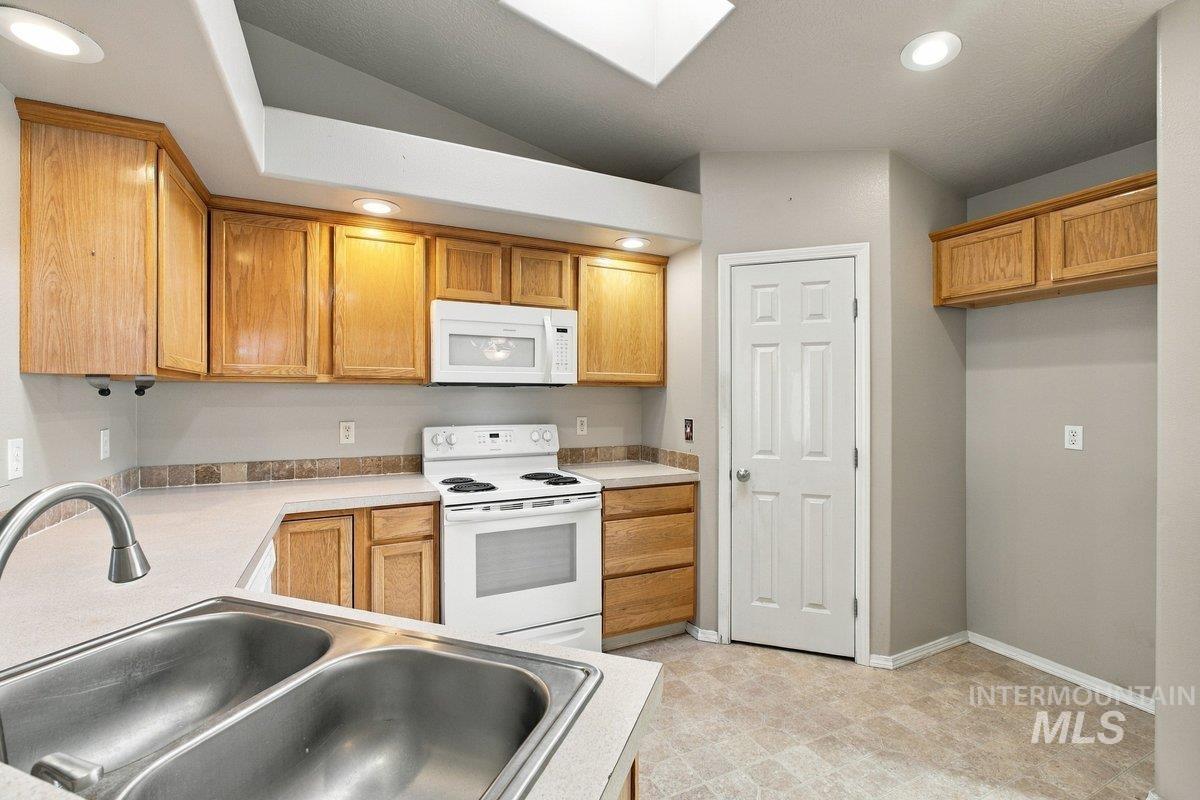 1812 S Camas St Property Photo 10