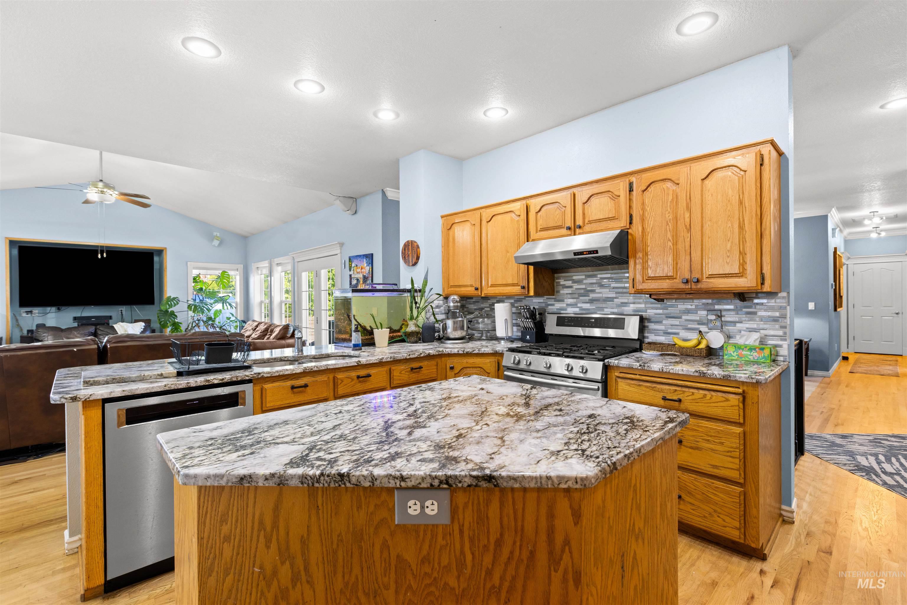 3625 Wilson Ln Property Photo 35