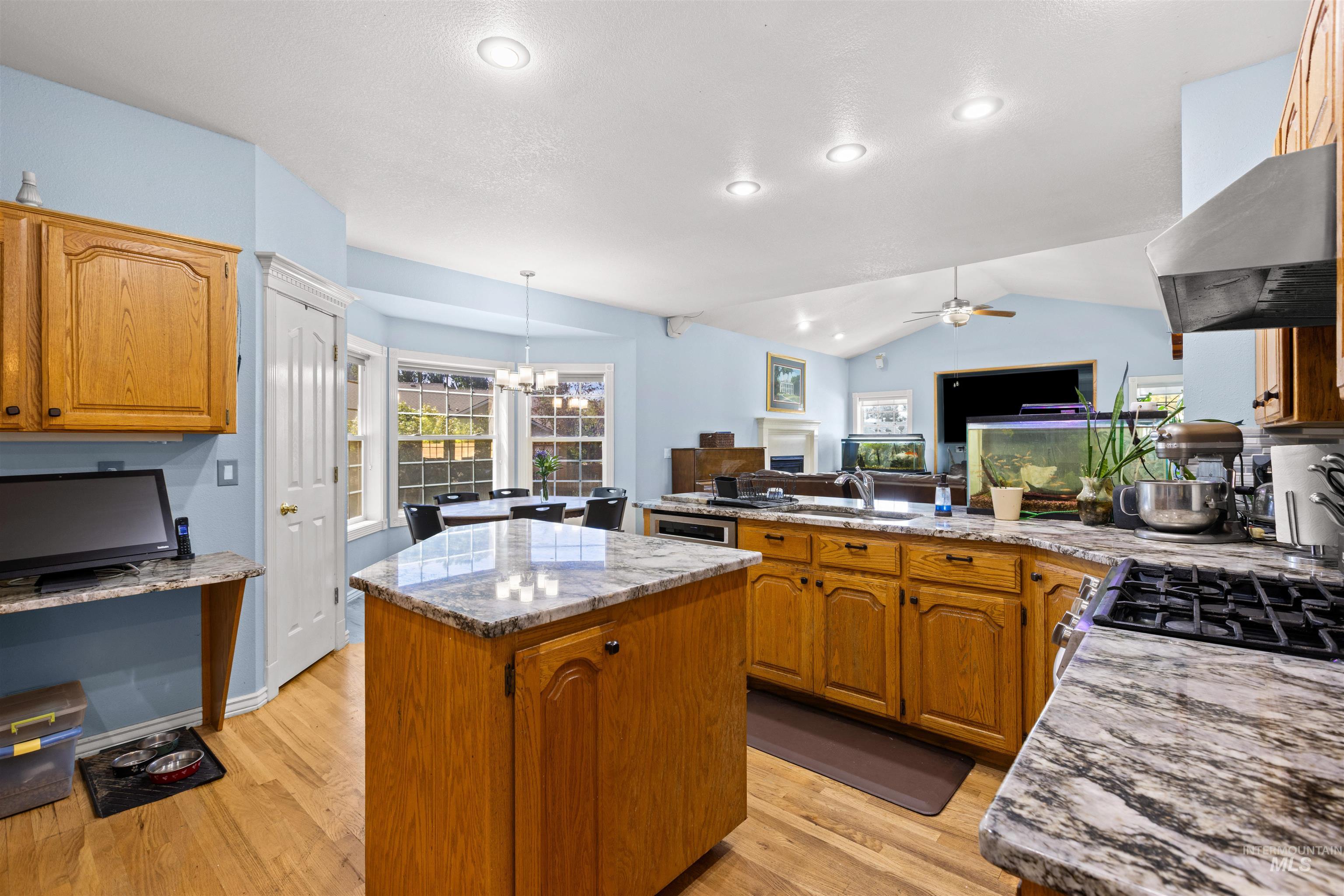 3625 Wilson Ln Property Photo 36