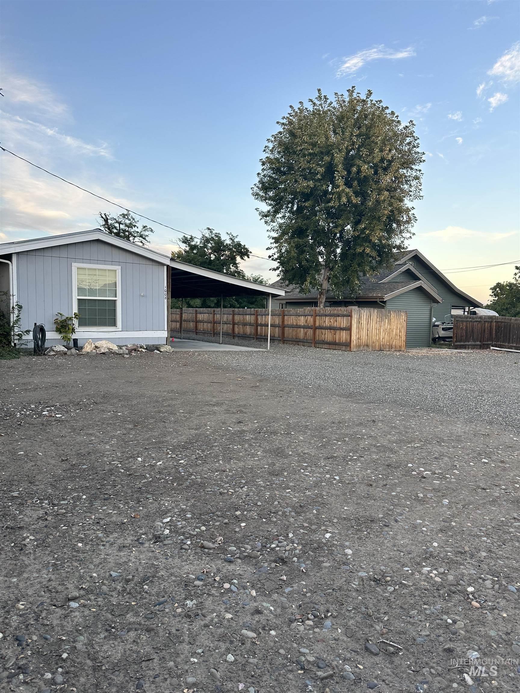 1008 20th Ave Property Photo 2