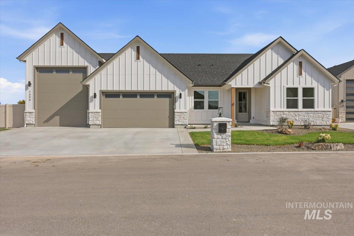 7490 E Midberry Ct Property Photo 3