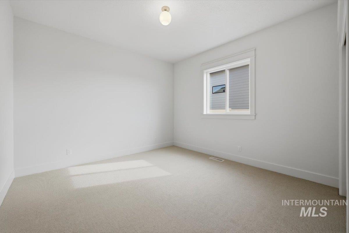 7490 E Midberry Ct Property Photo 6