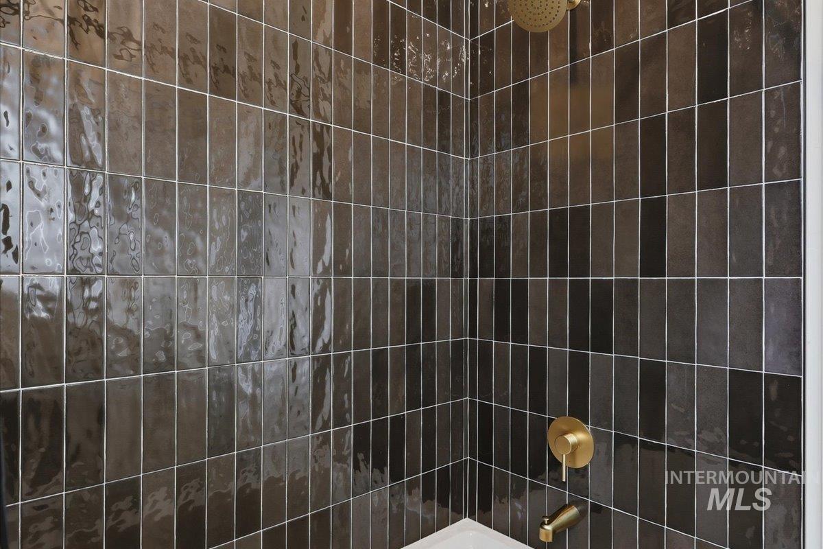7490 E Midberry Ct Property Photo 9
