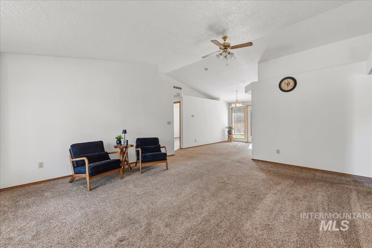 2515 Sunflower Property Photo 3