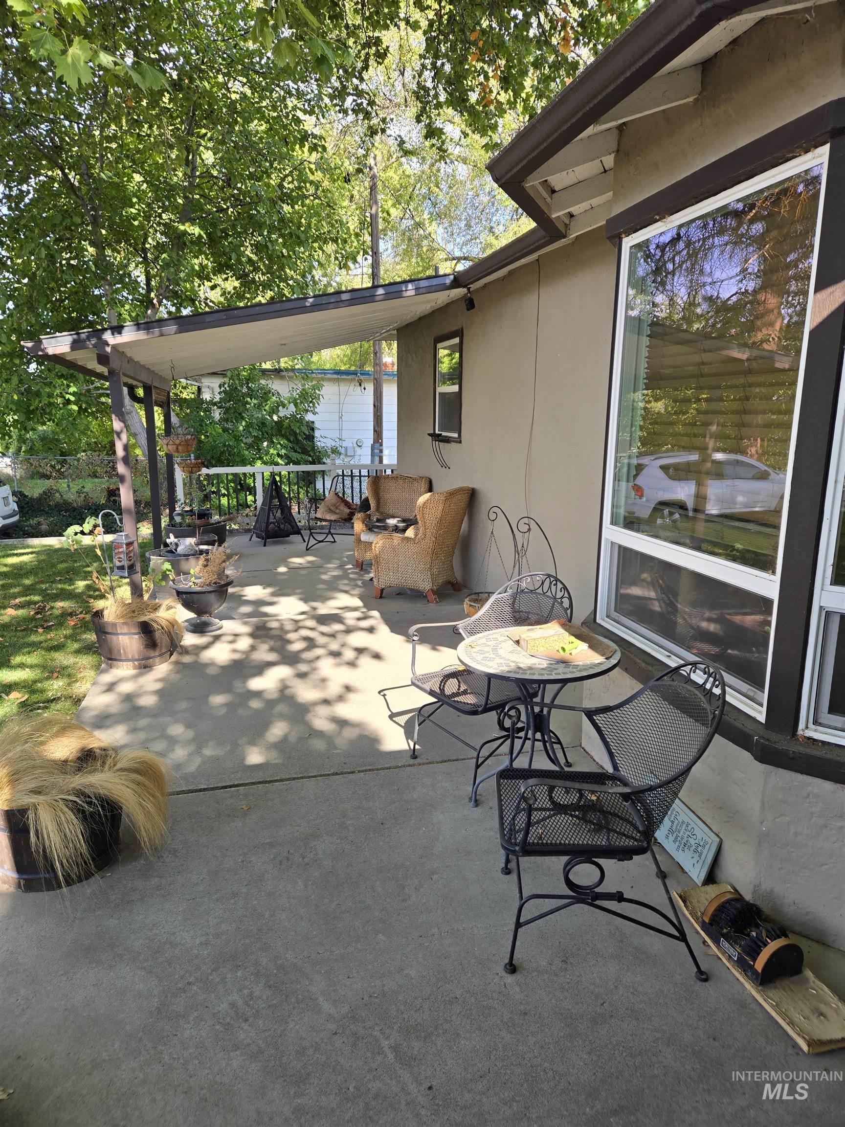 801 Hughes Dr Property Photo 3