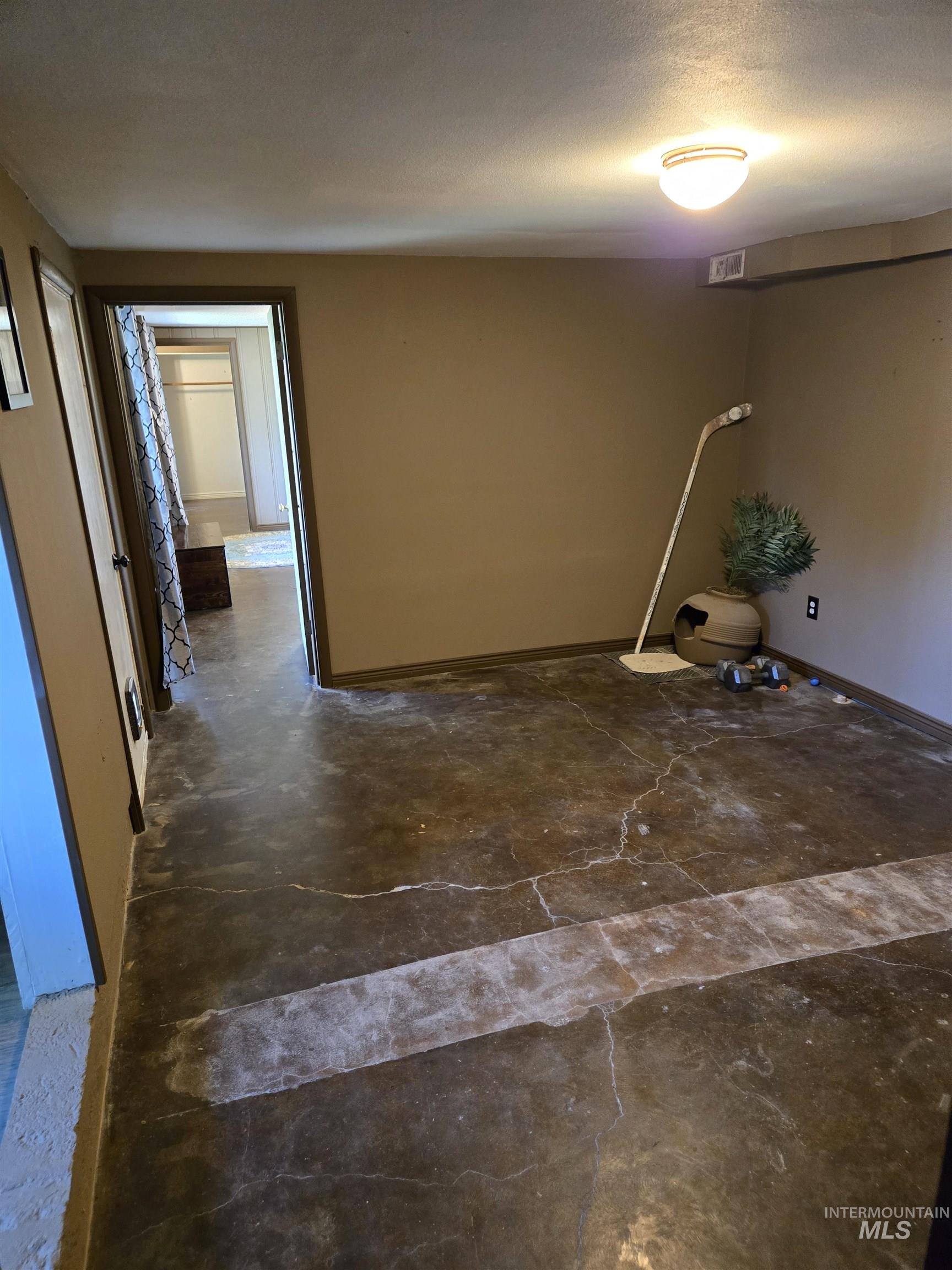 801 Hughes Dr Property Photo 20