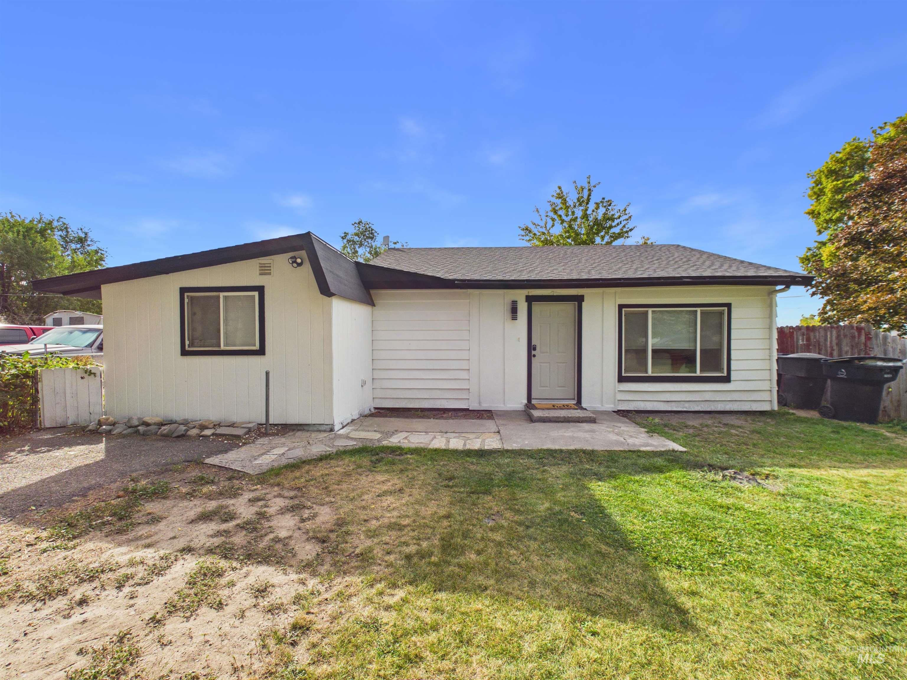 826 Burton Property Photo 3
