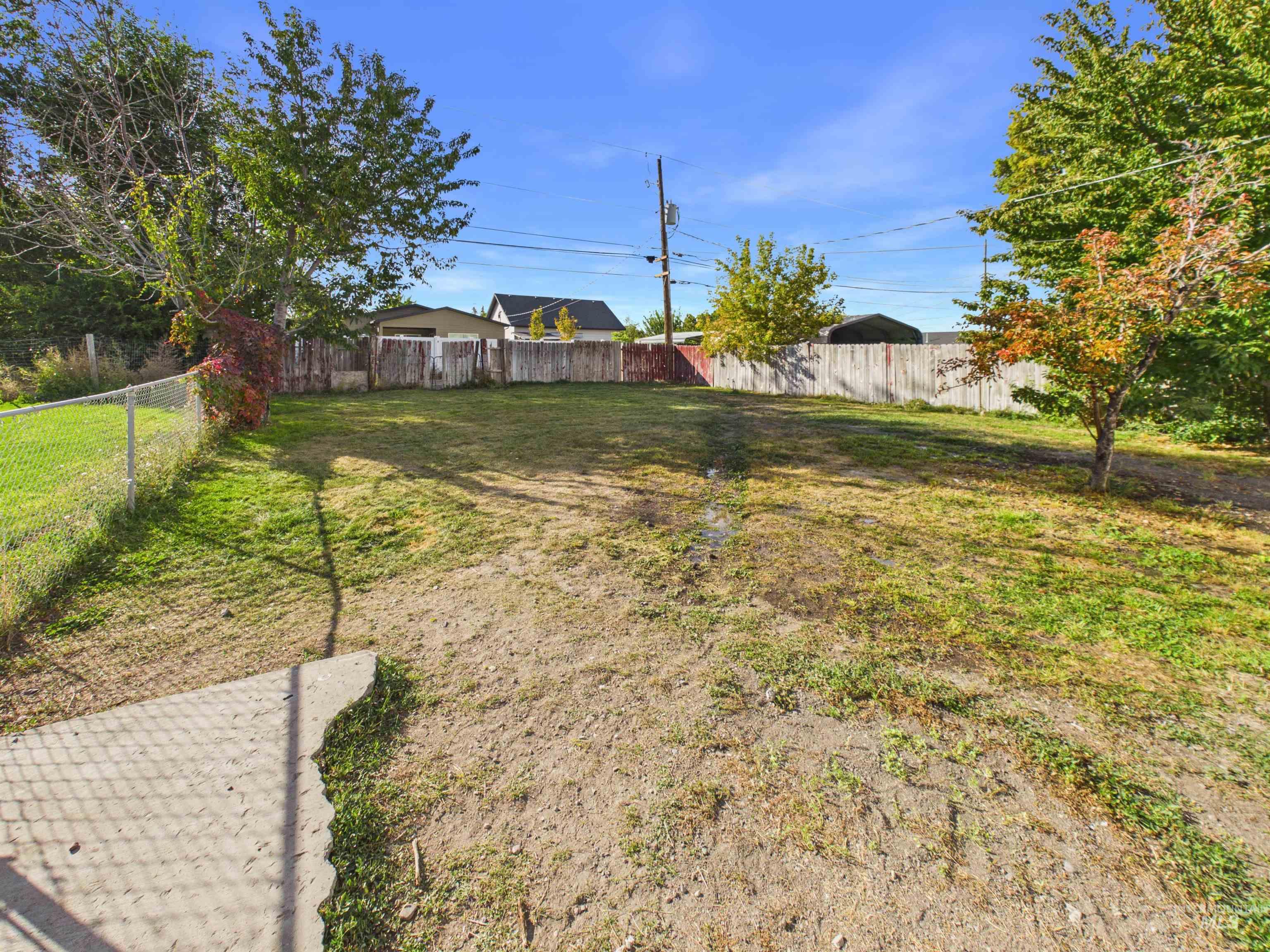 826 Burton Property Photo 28