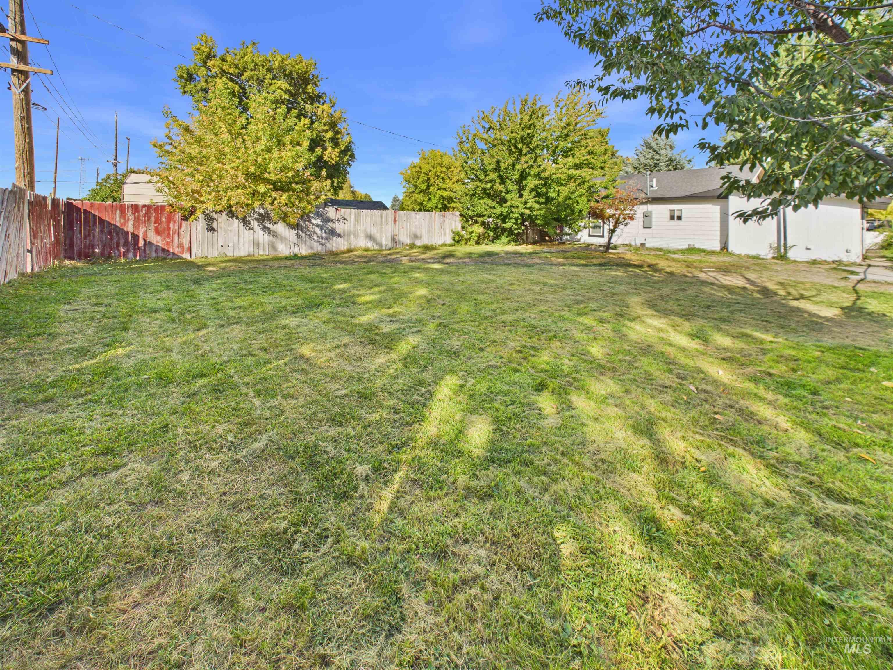 826 Burton Property Photo 31