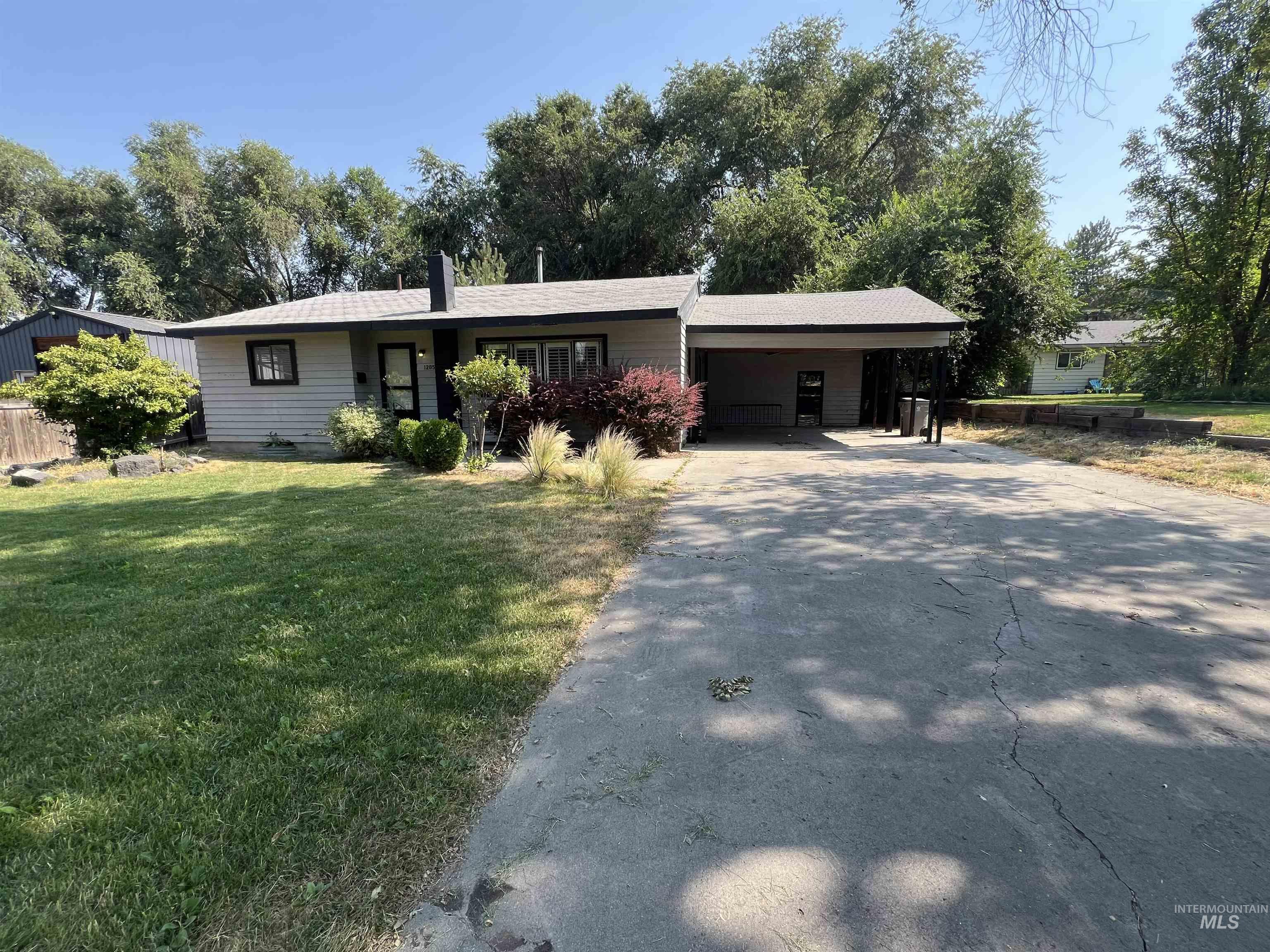 1205 E Logan Property Photo 1