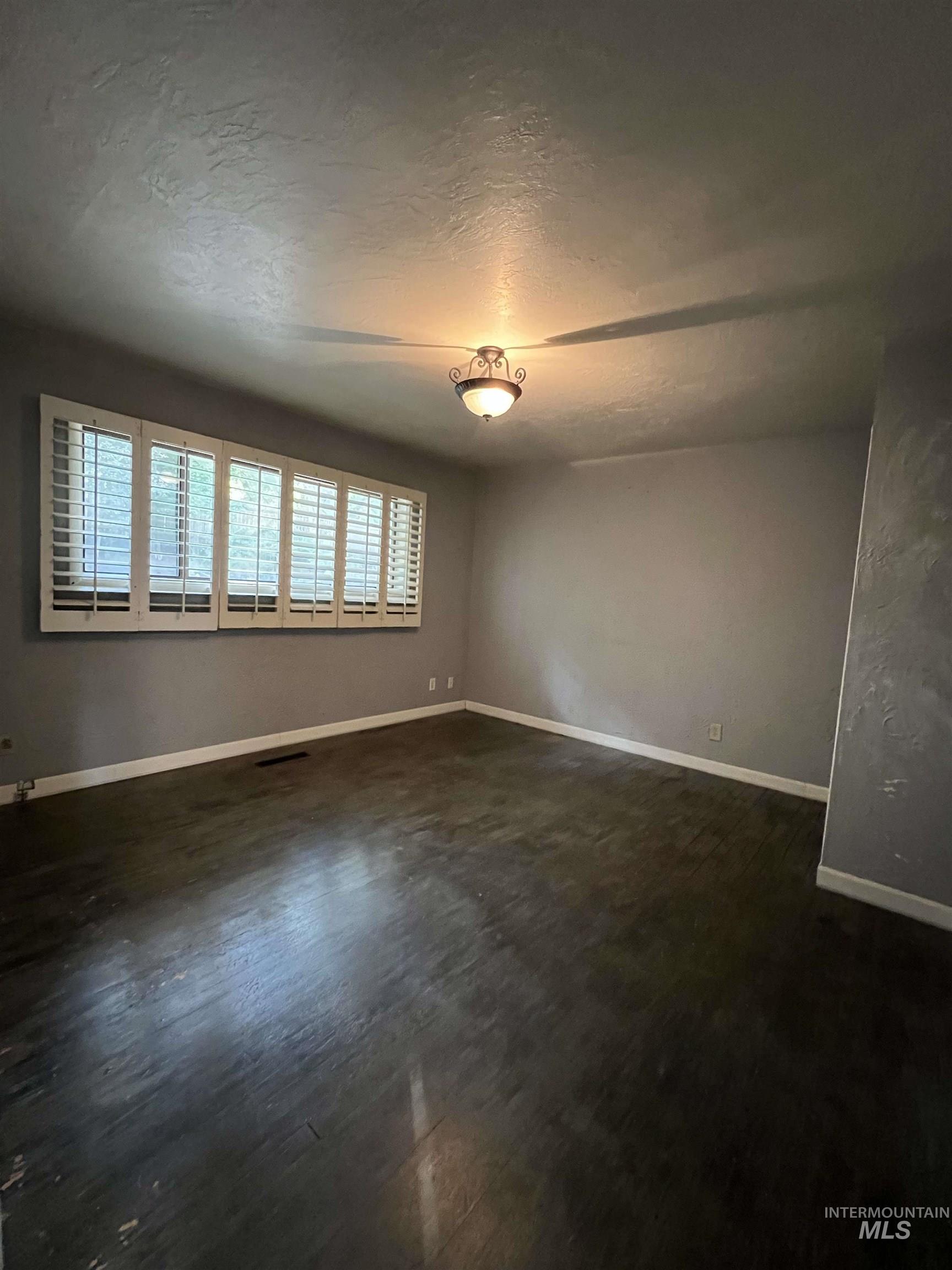 1205 E Logan Property Photo 3