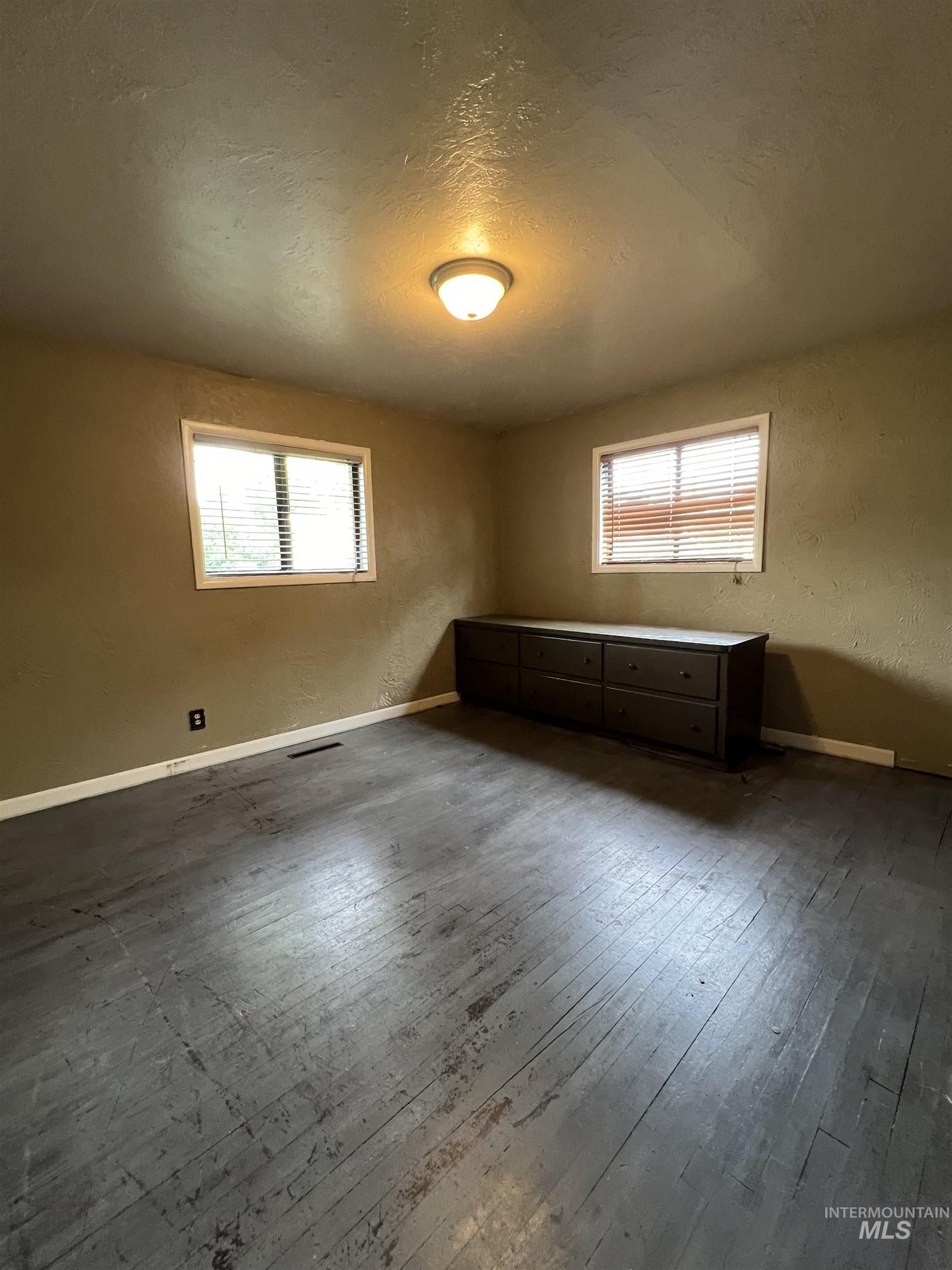 1205 E Logan Property Photo 4