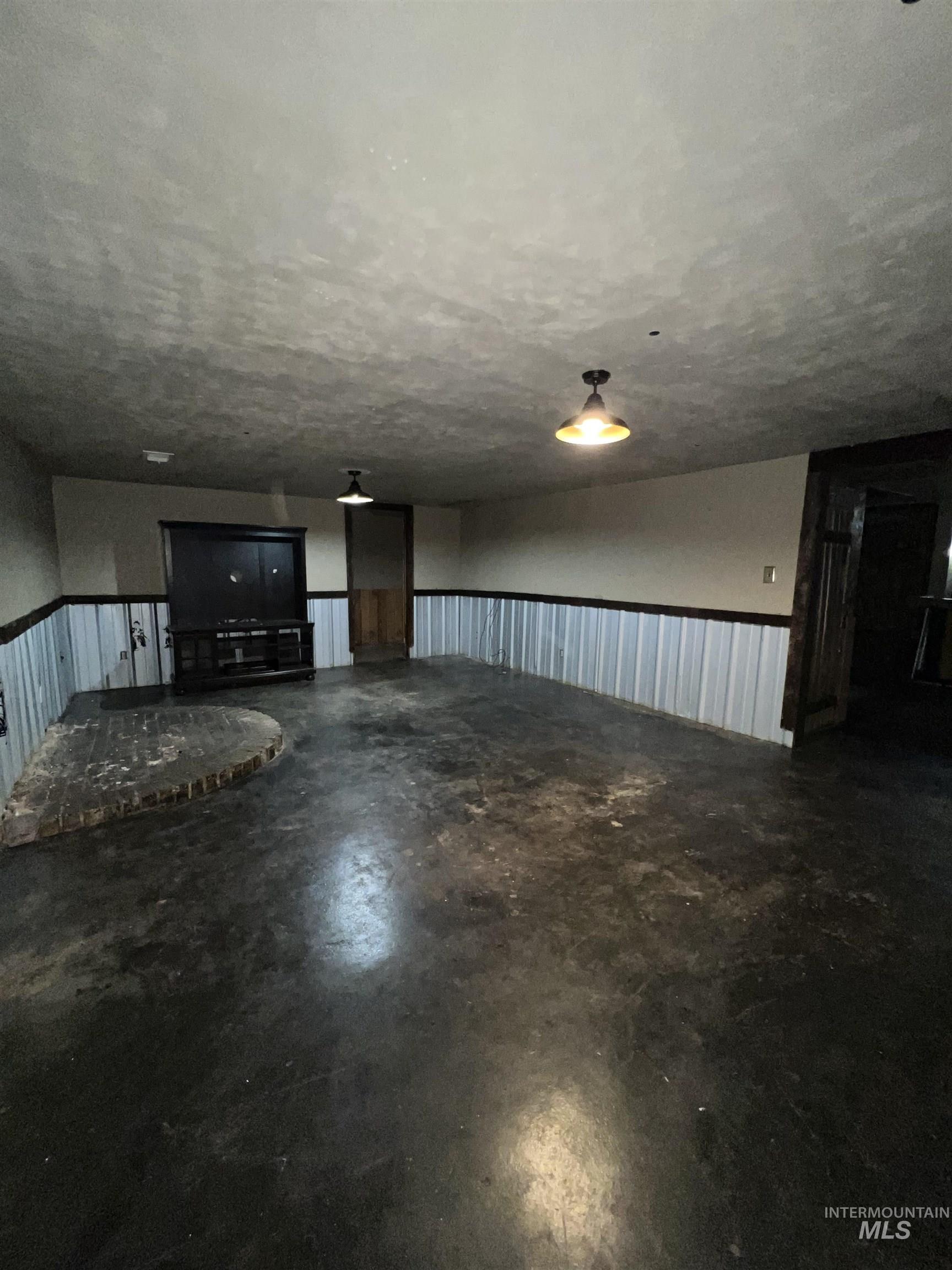 1205 E Logan Property Photo 5