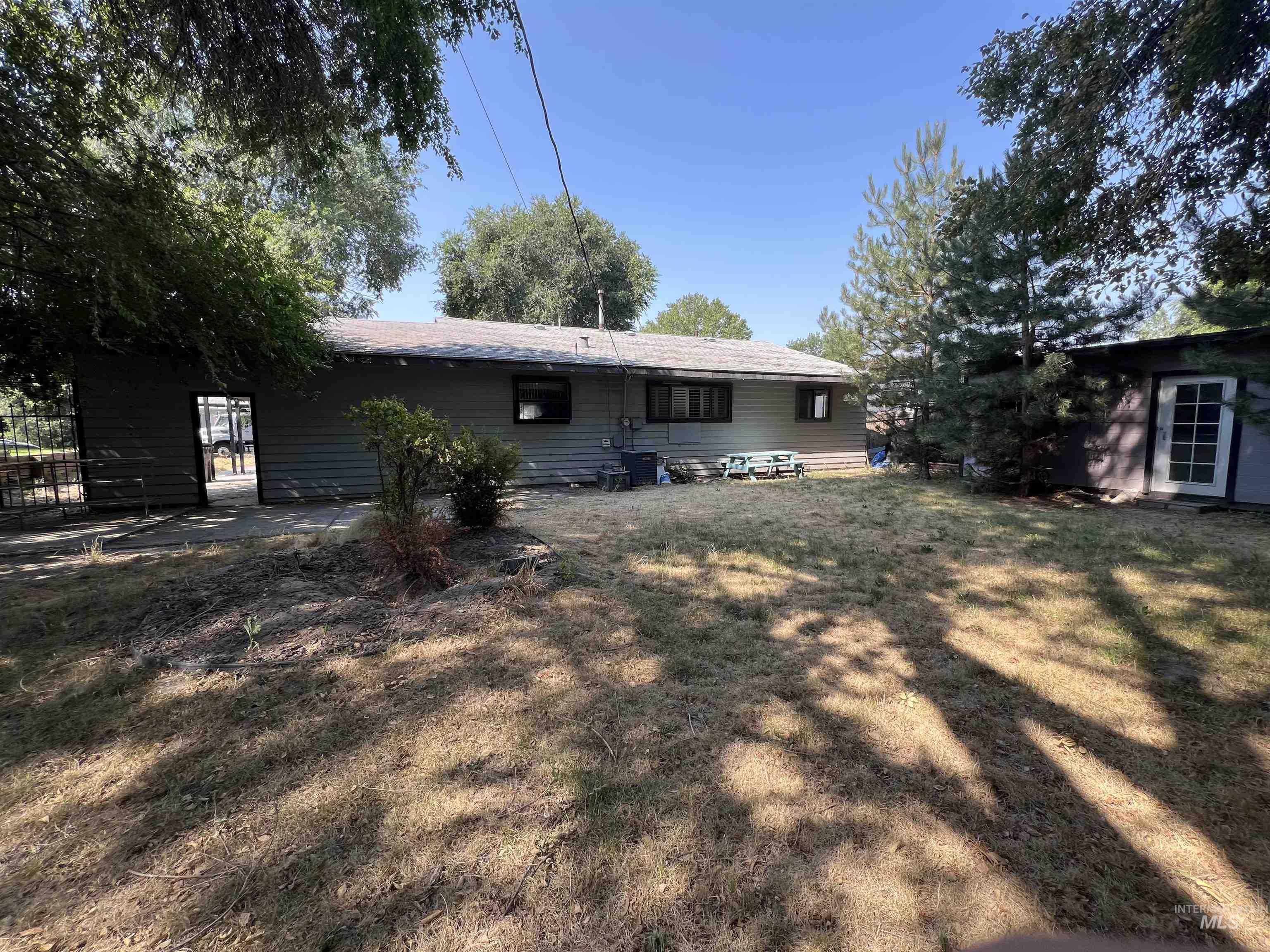 1205 E Logan Property Photo 6
