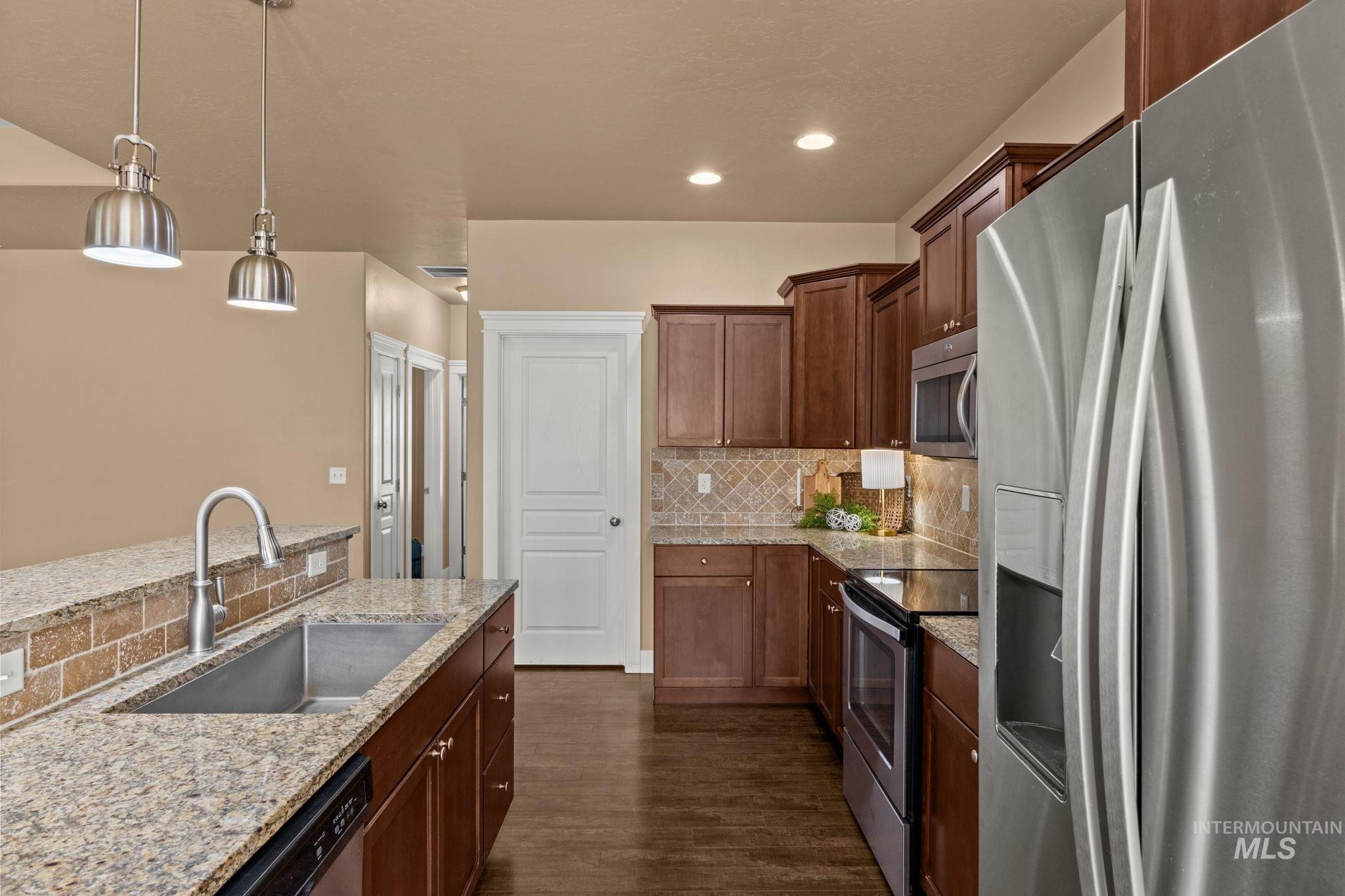 1111 Bell Lane Property Photo 7
