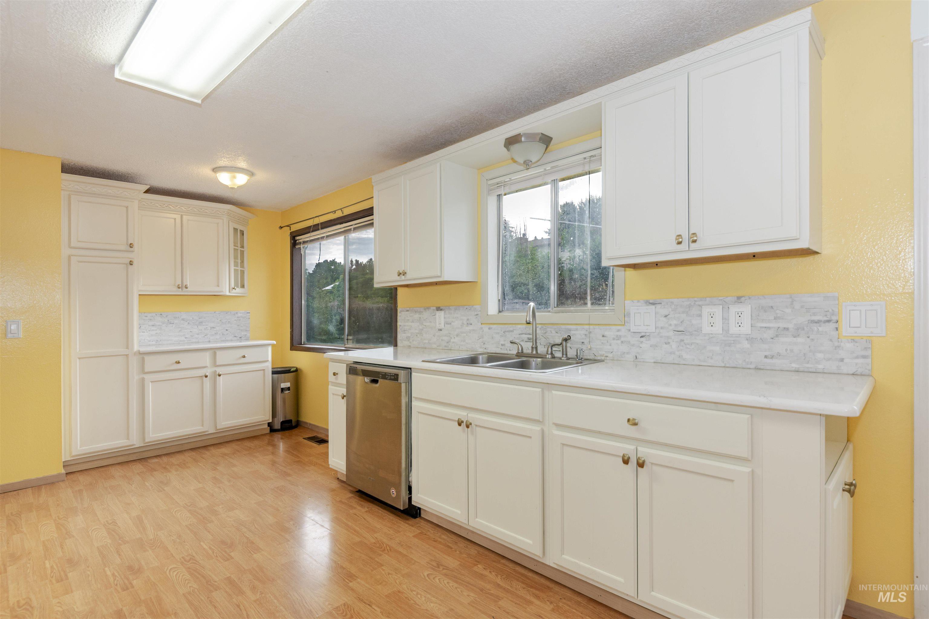 2909 Meadowlark Drive Property Photo 5