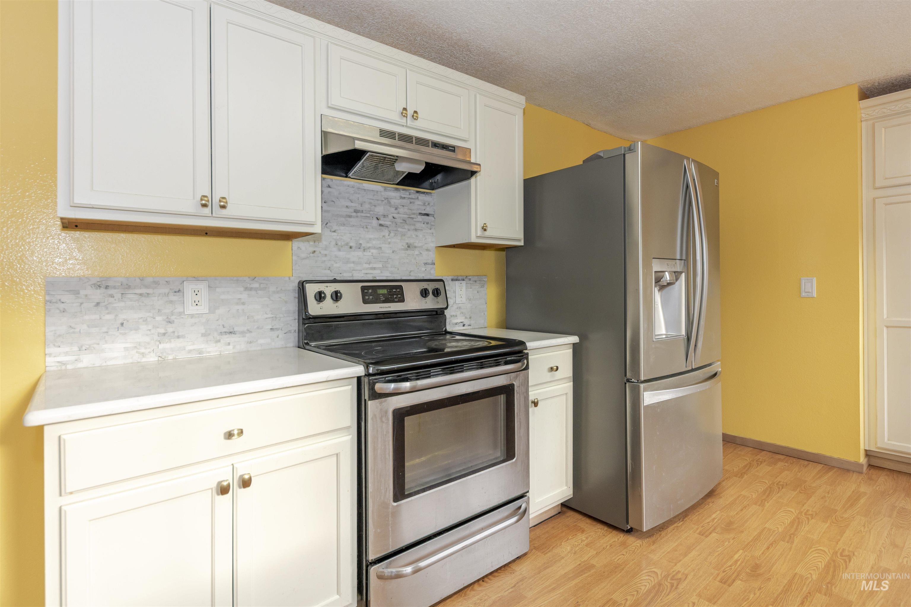 2909 Meadowlark Drive Property Photo 6