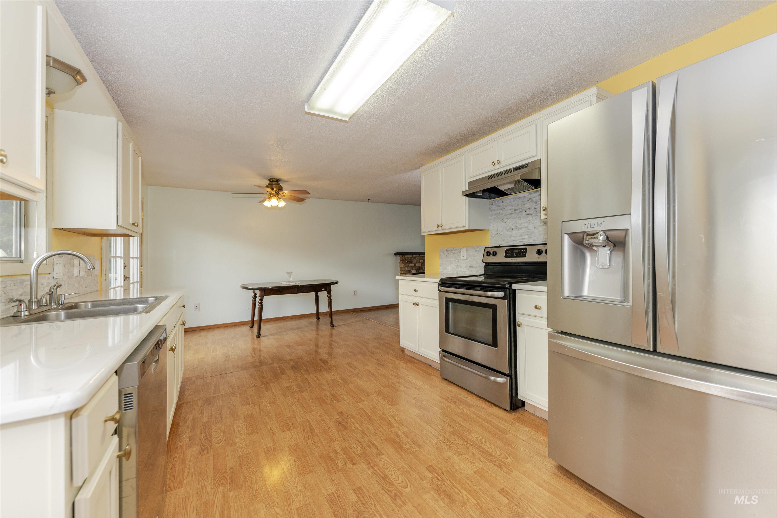 2909 Meadowlark Drive Property Photo 11