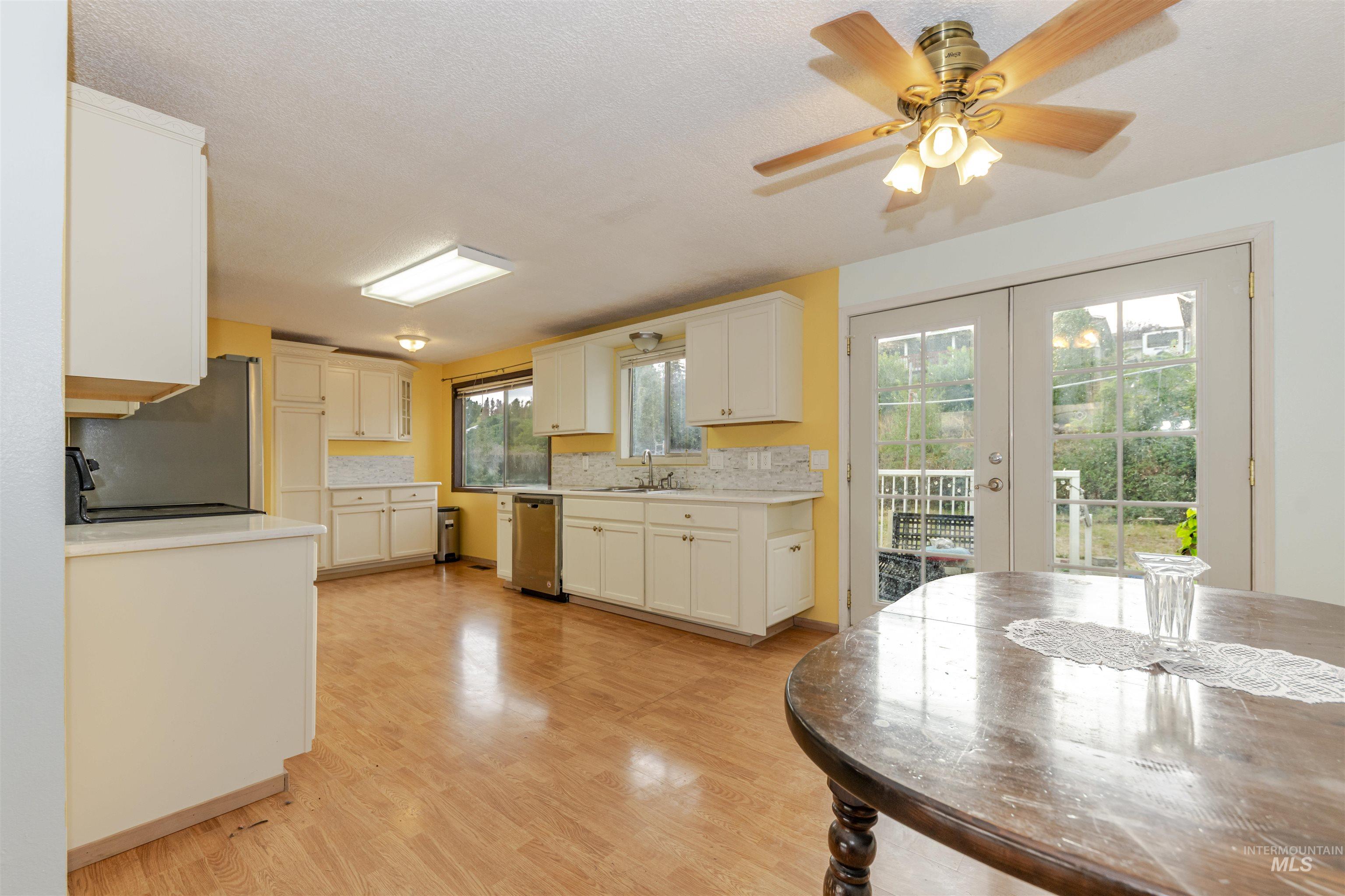2909 Meadowlark Drive Property Photo 12