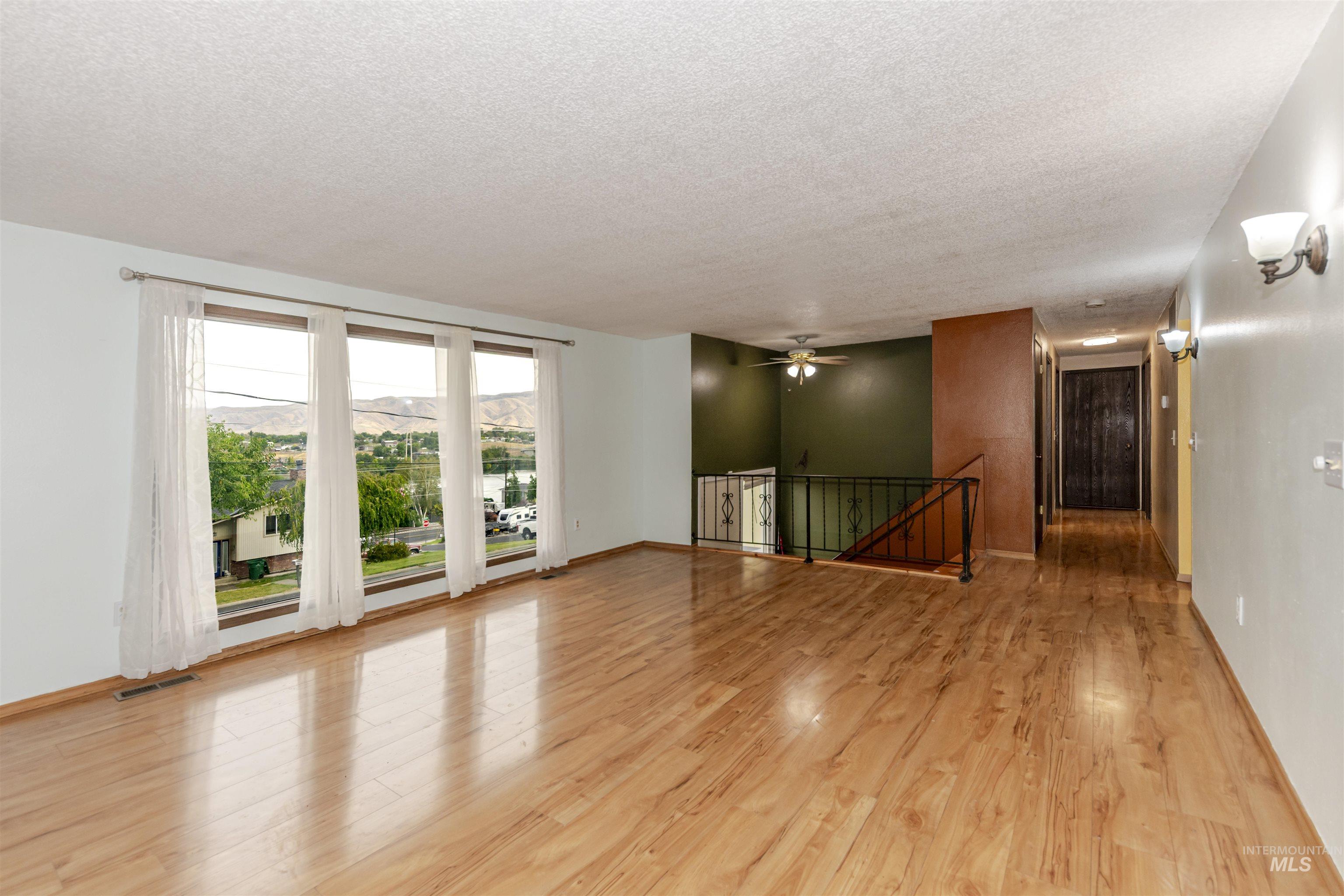 2909 Meadowlark Drive Property Photo 14