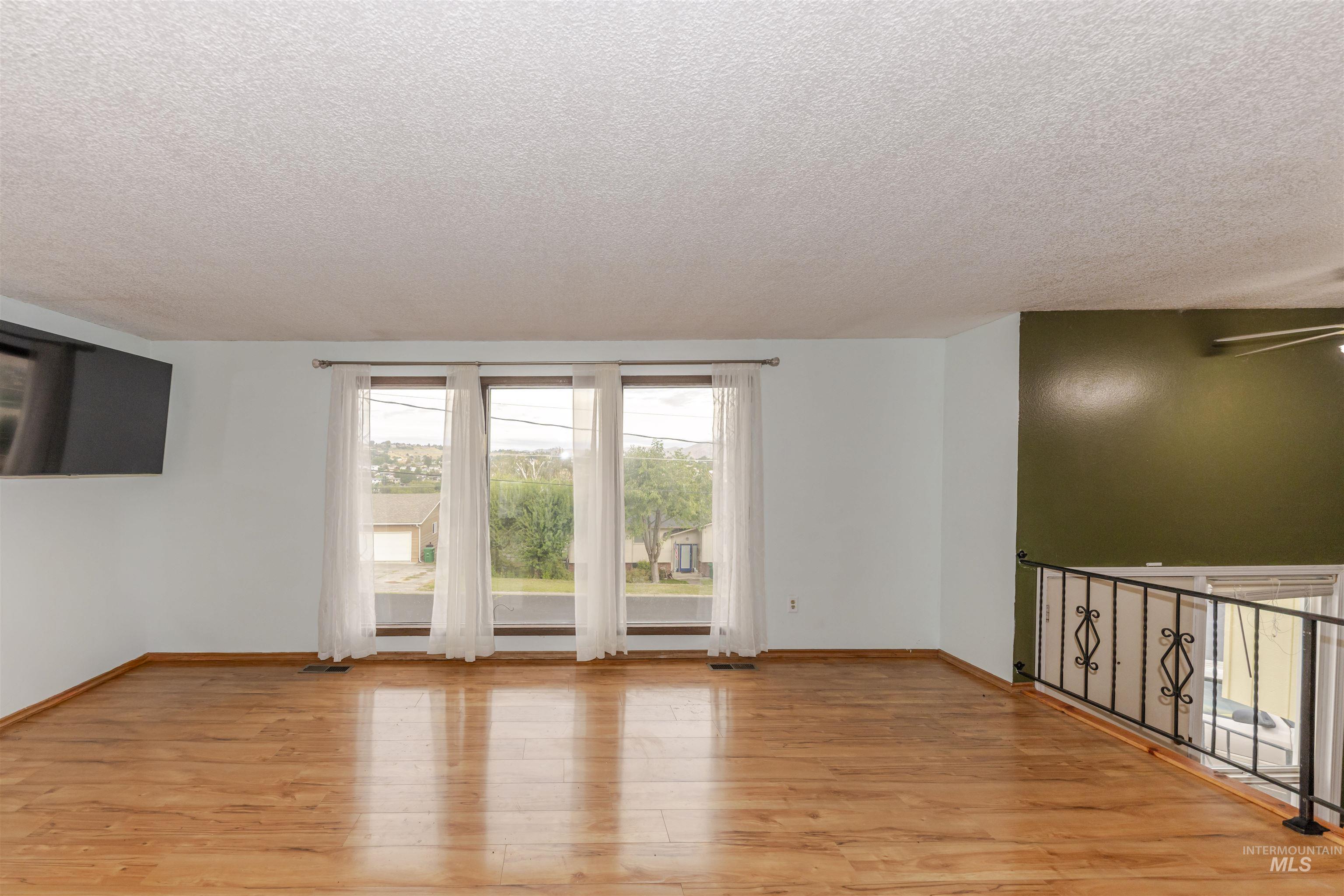 2909 Meadowlark Drive Property Photo 15