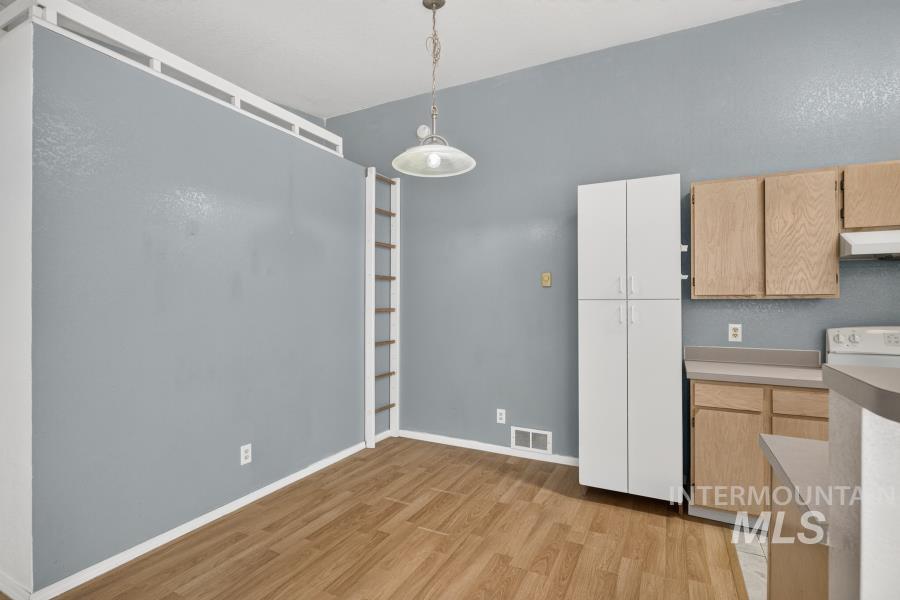 131 Baker St. Property Photo 10