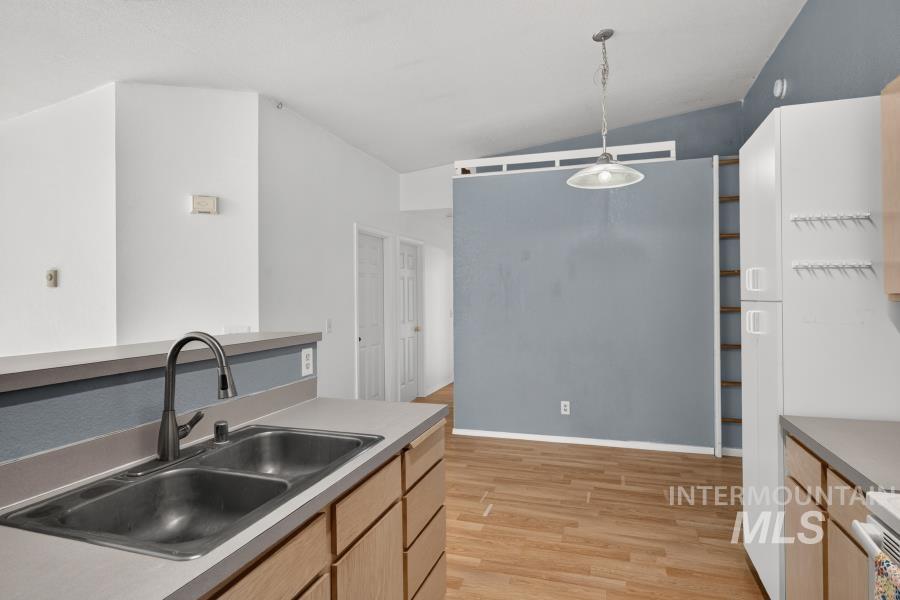 131 Baker St. Property Photo 13