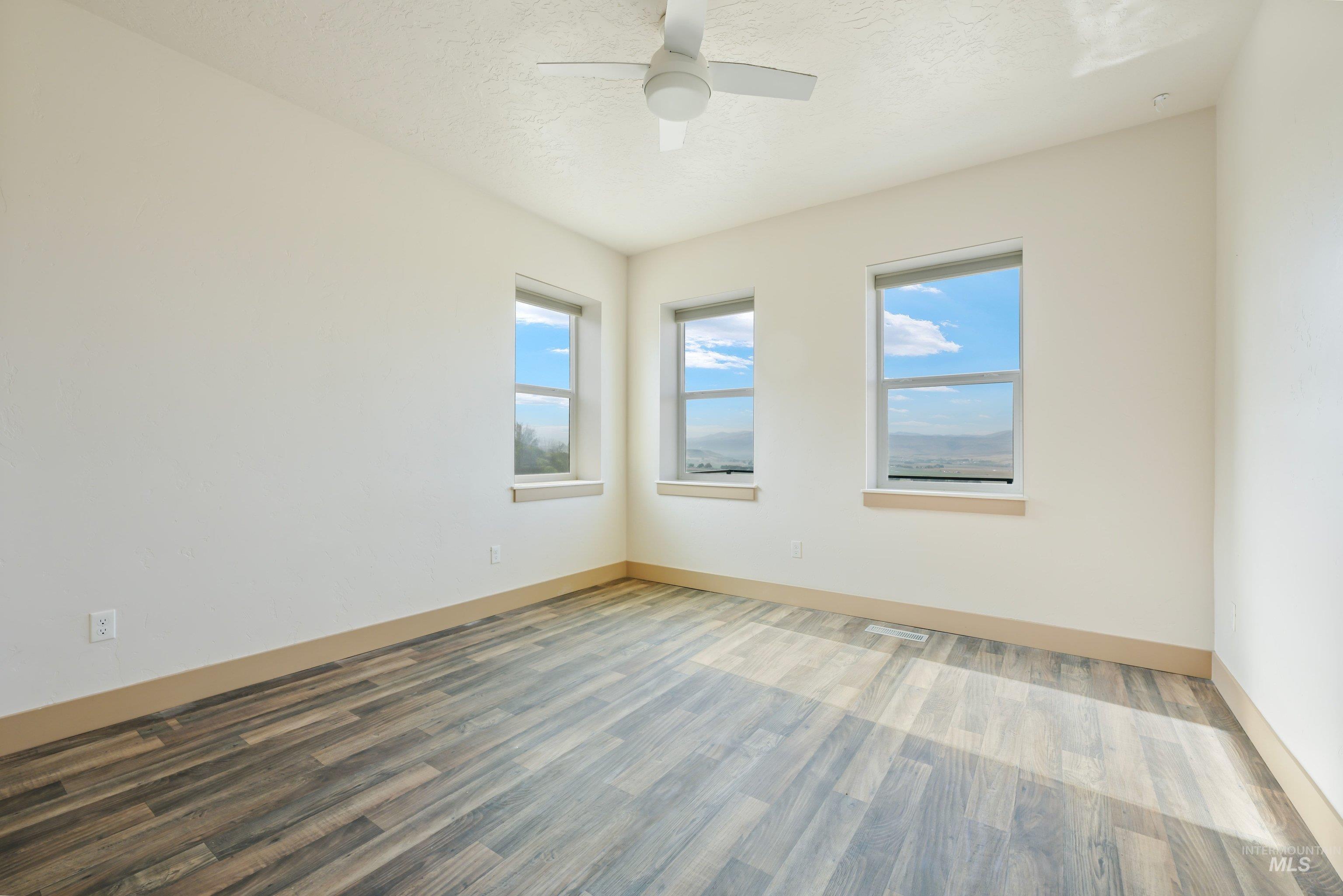 11915 Lawrence Property Photo 6