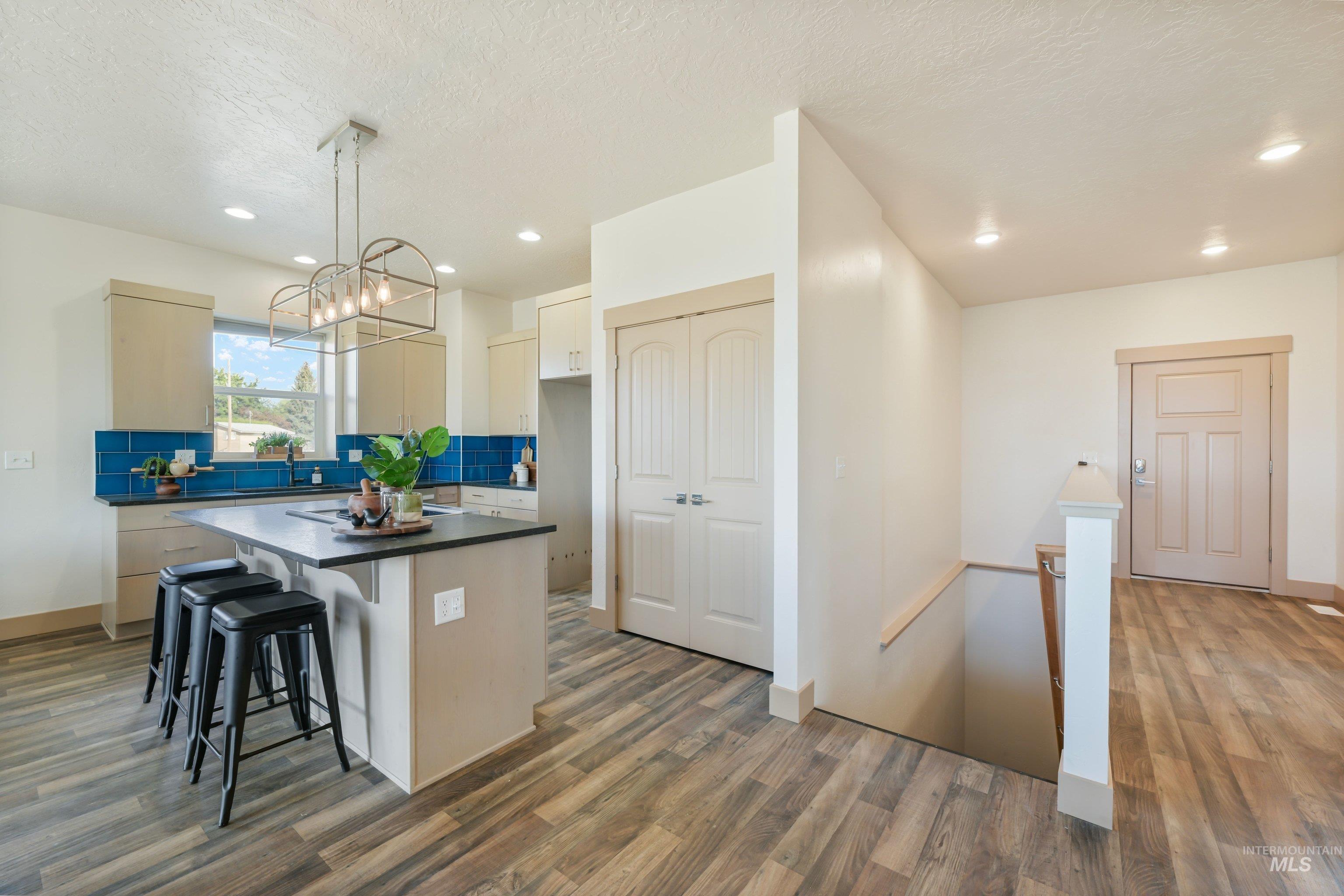 11915 Lawrence Property Photo 7