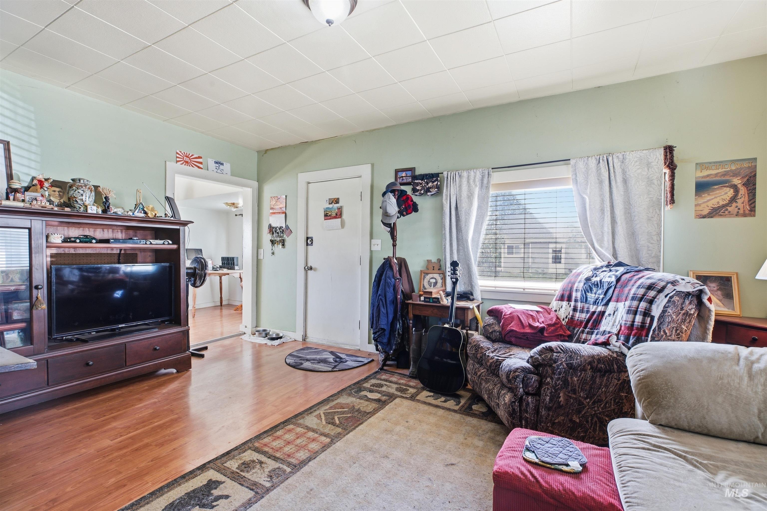 135 Garden Ct Property Photo 6