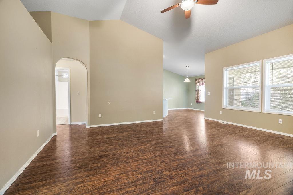 1005 Mallard St Property Photo 14