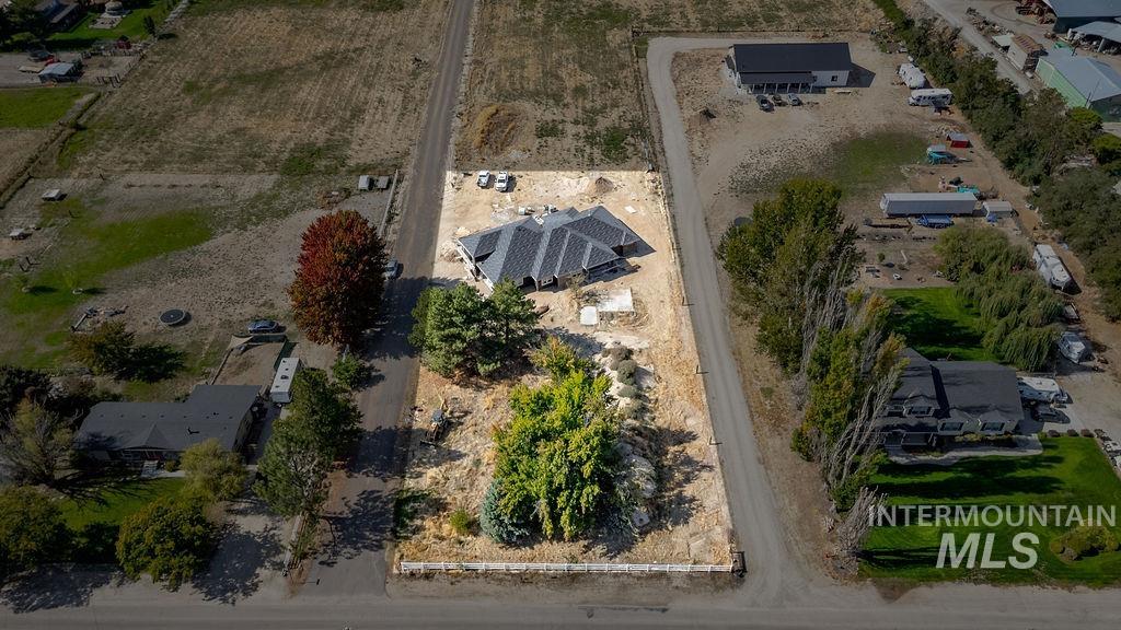 2572 Winchester Ln Property Photo 2