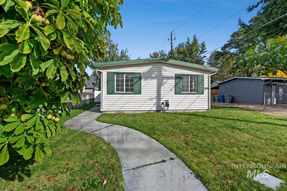 3334 W Good St Property Photo 1