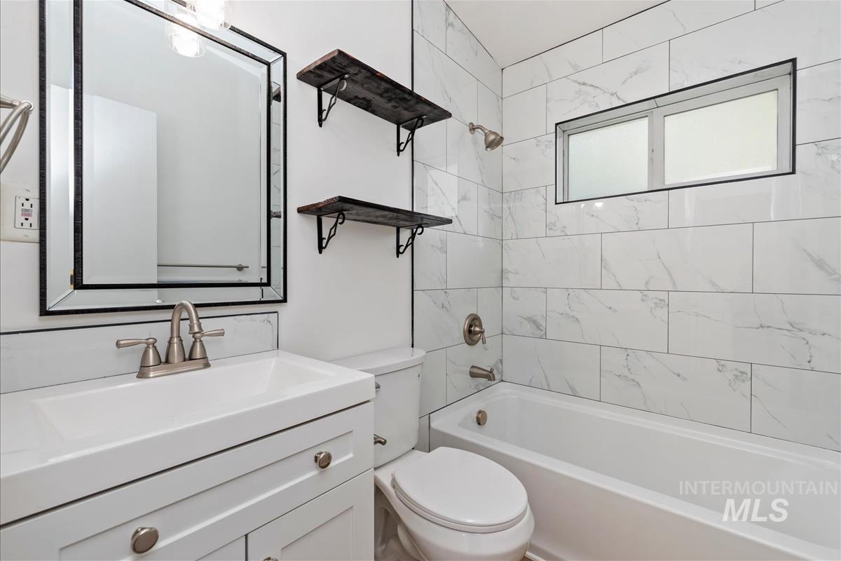 3334 W Good St Property Photo 20