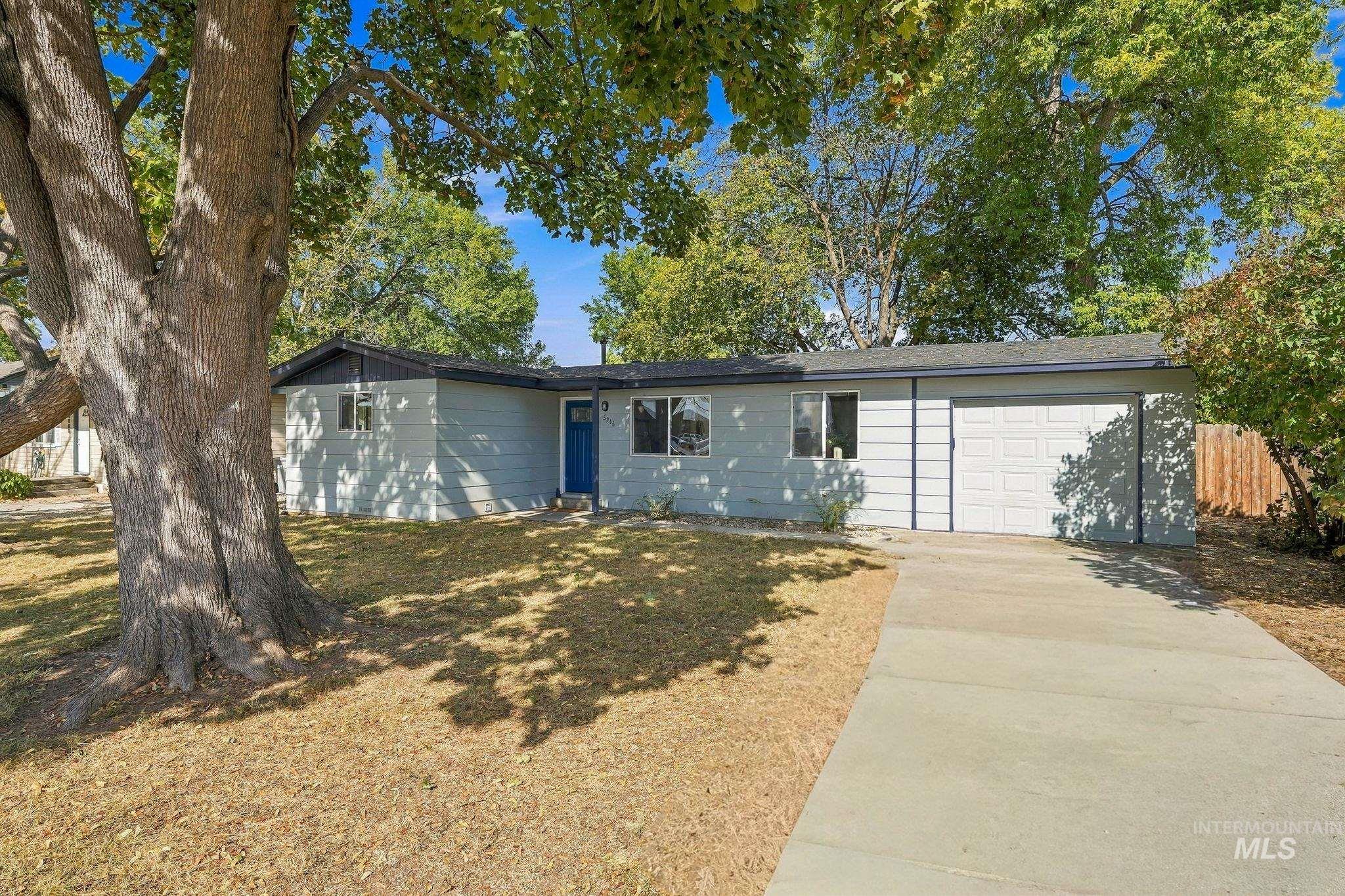 5916 W Clinton Street Property Photo 1