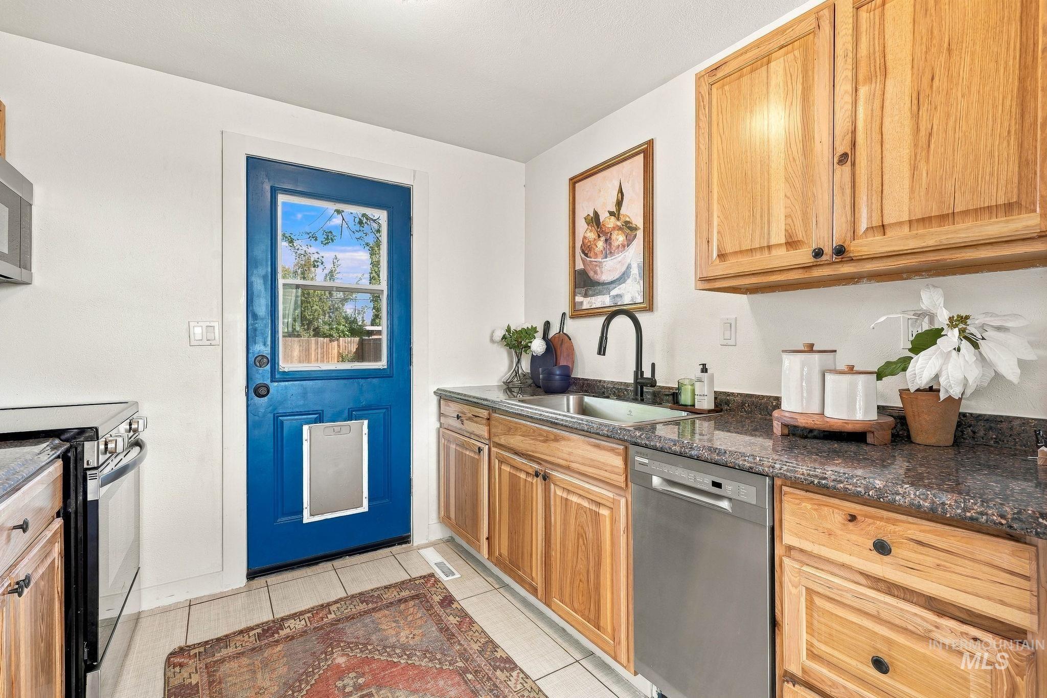 5916 W Clinton Street Property Photo 12