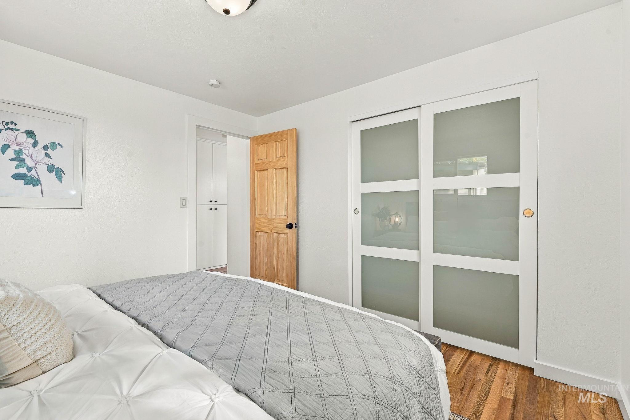 5916 W Clinton Street Property Photo 17