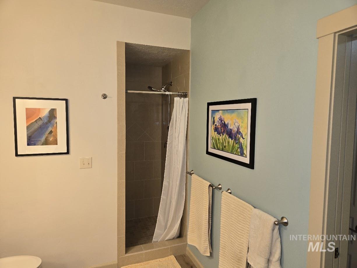 2846 N Cloverdale Rd Property Photo 10