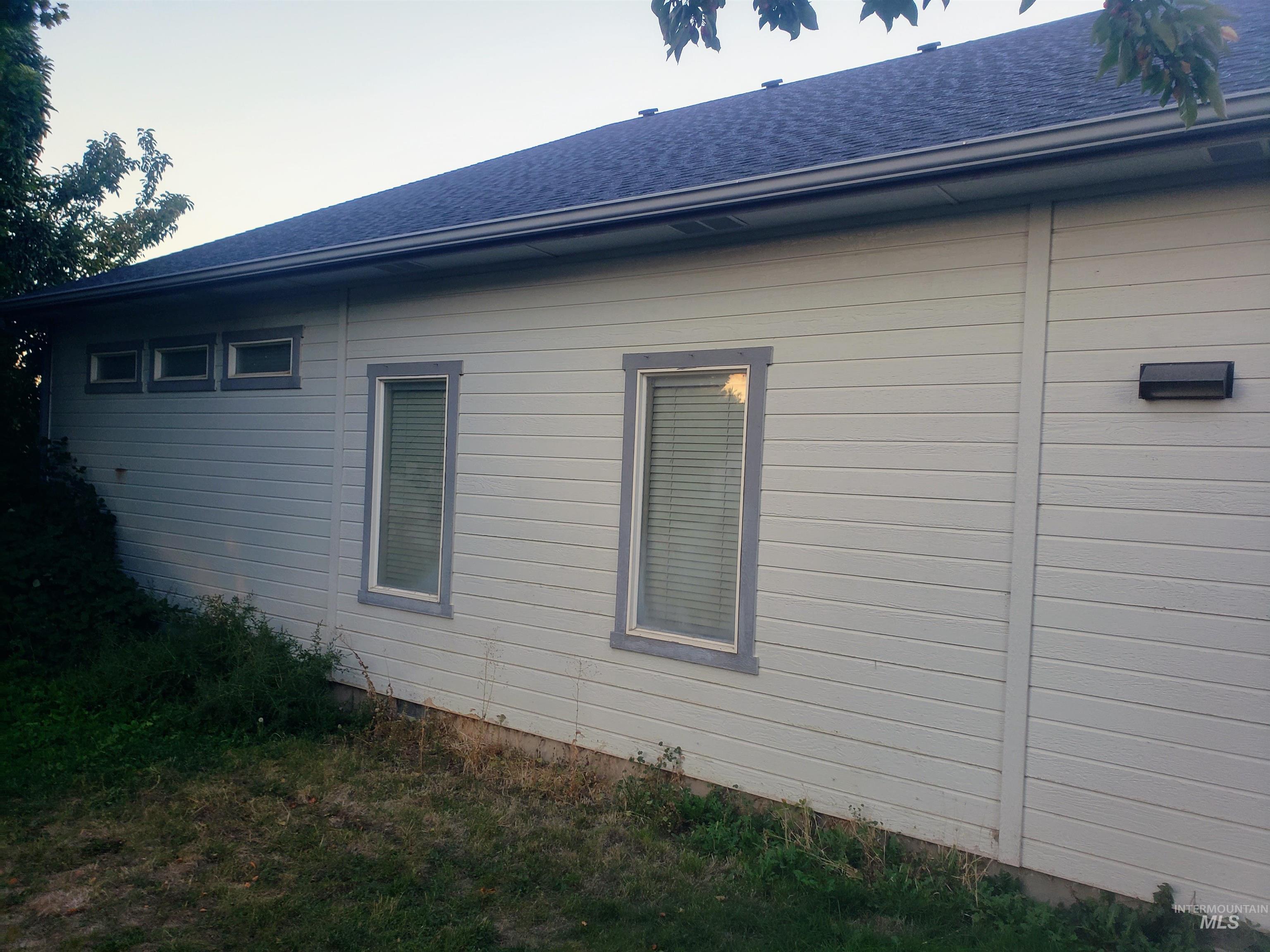 2108 E Lewis Lane Property Photo 5