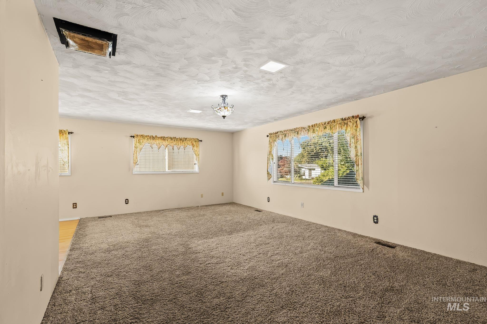 1344 Hemlock Ave Property Photo 6