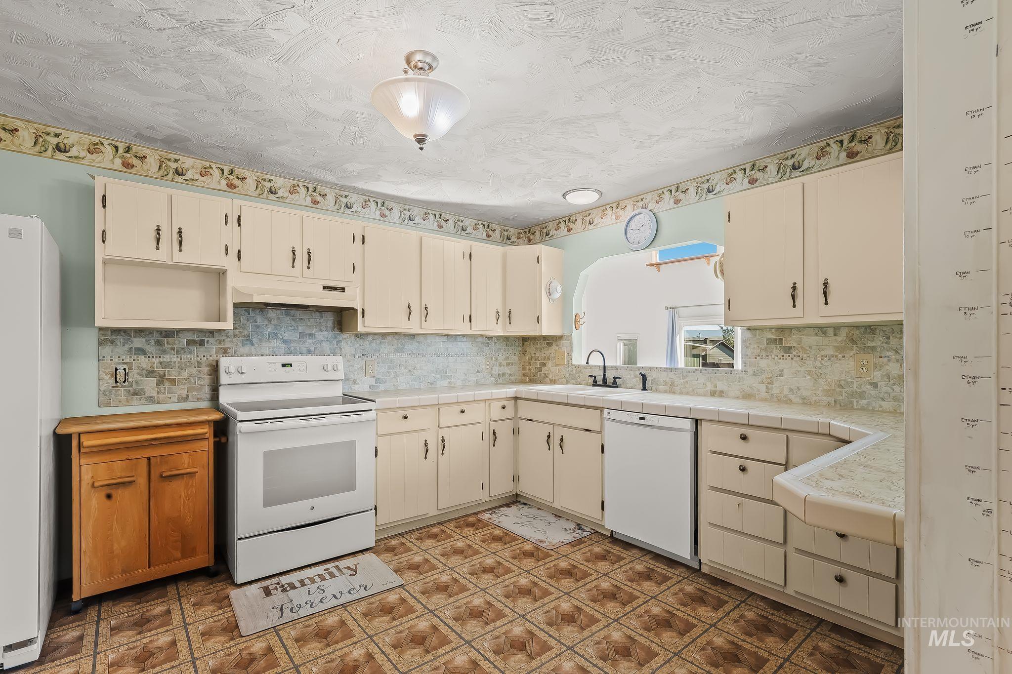 1344 Hemlock Ave Property Photo 8