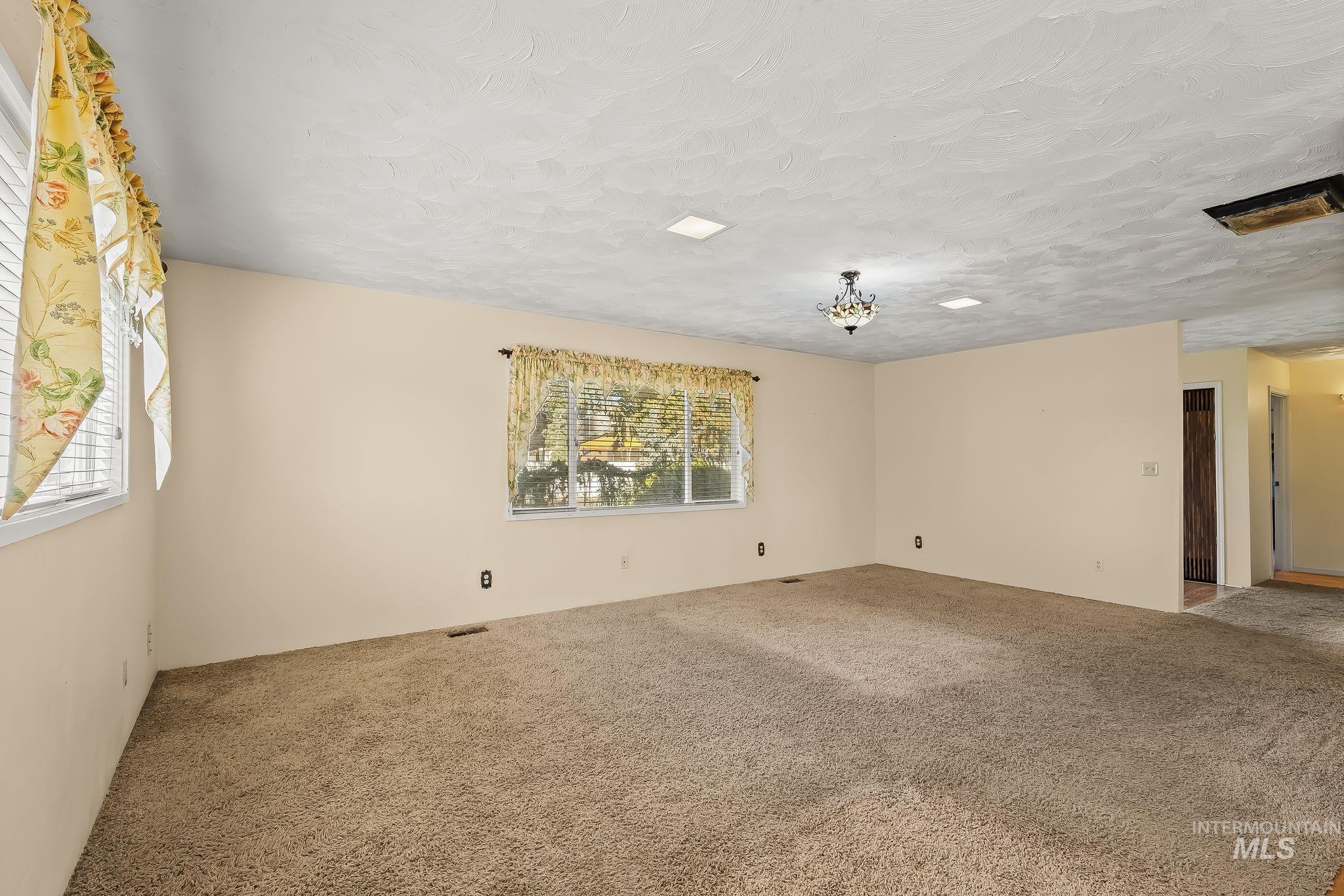 1344 Hemlock Ave Property Photo 12