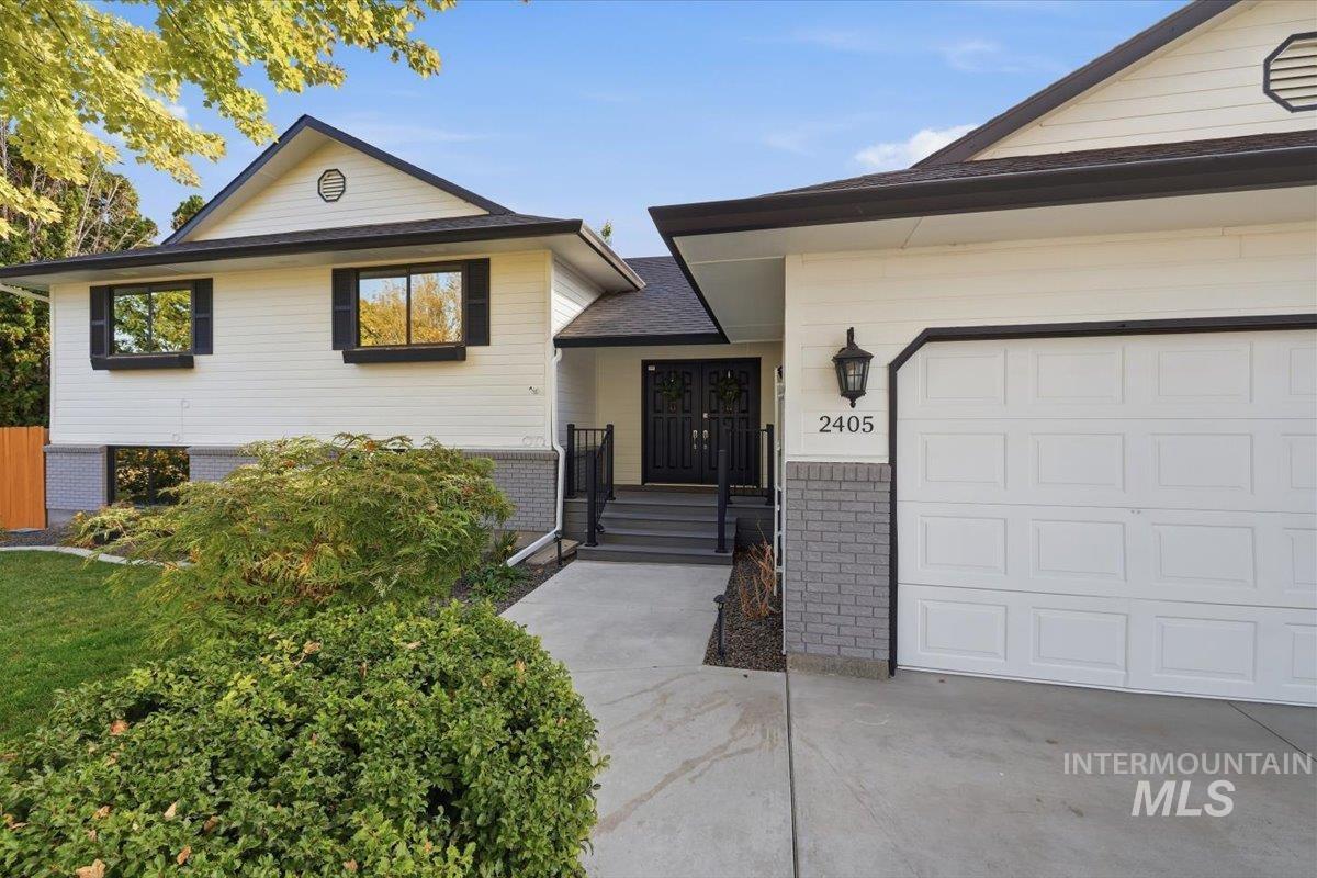 2405 Airport Avenue Property Photo 3