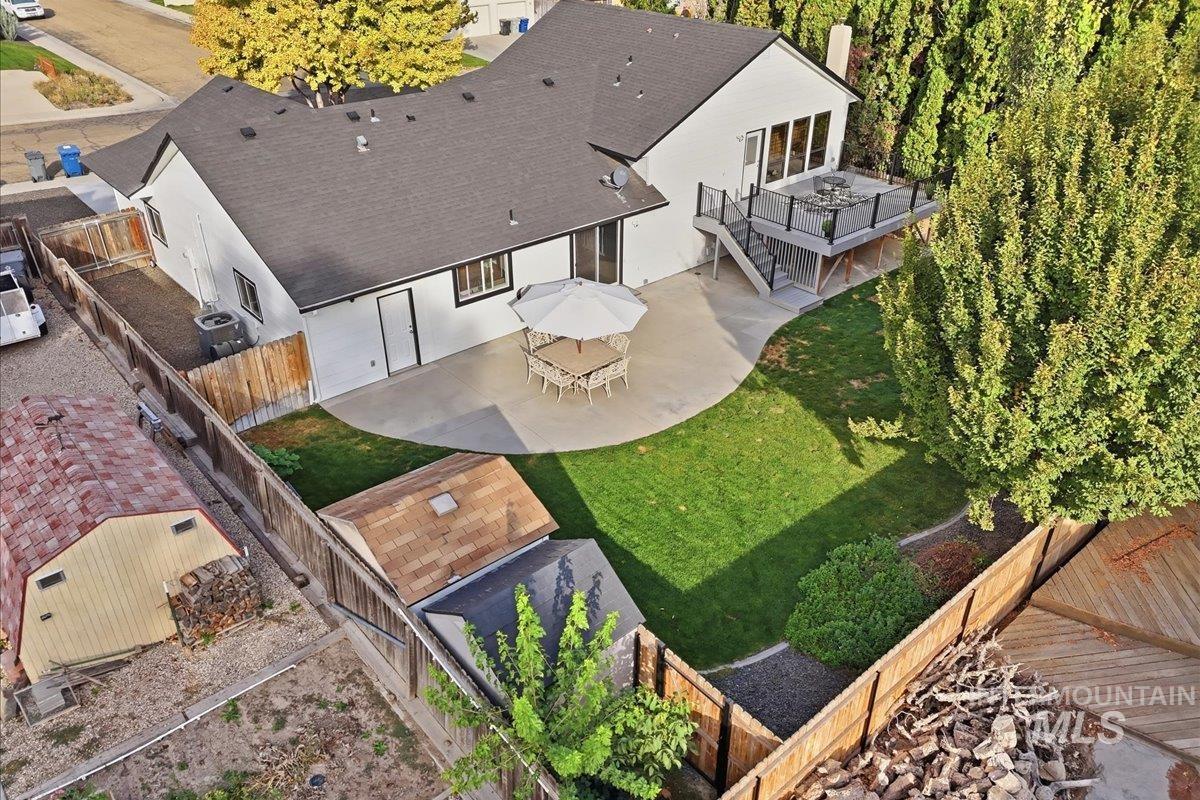 2405 Airport Avenue Property Photo 4