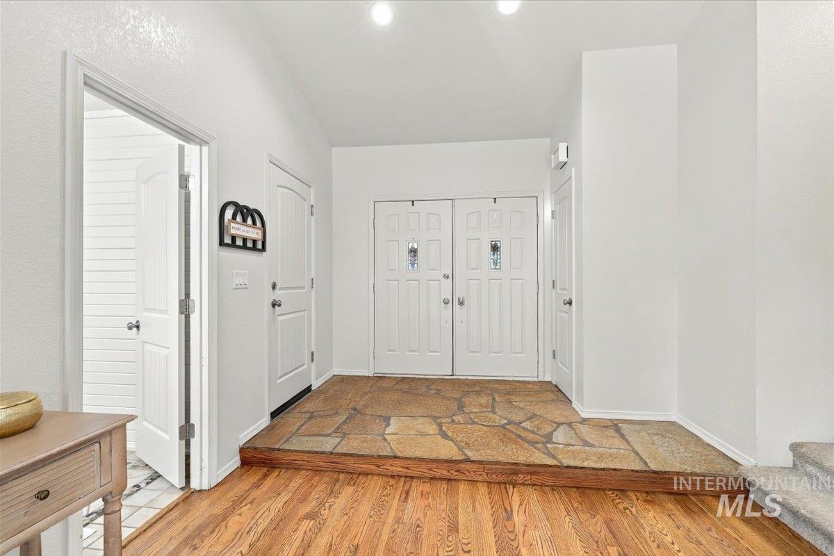 2405 Airport Avenue Property Photo 9