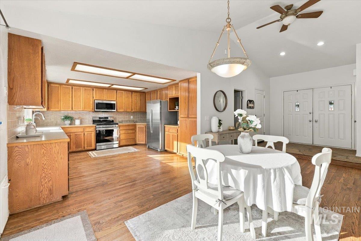 2405 Airport Avenue Property Photo 17