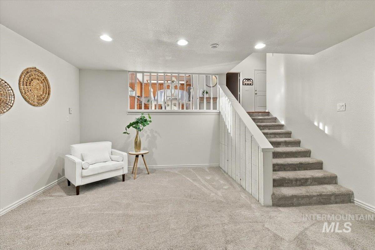 2405 Airport Avenue Property Photo 19