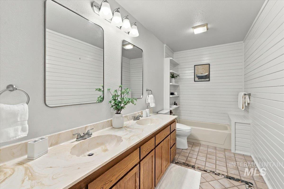 2405 Airport Avenue Property Photo 20