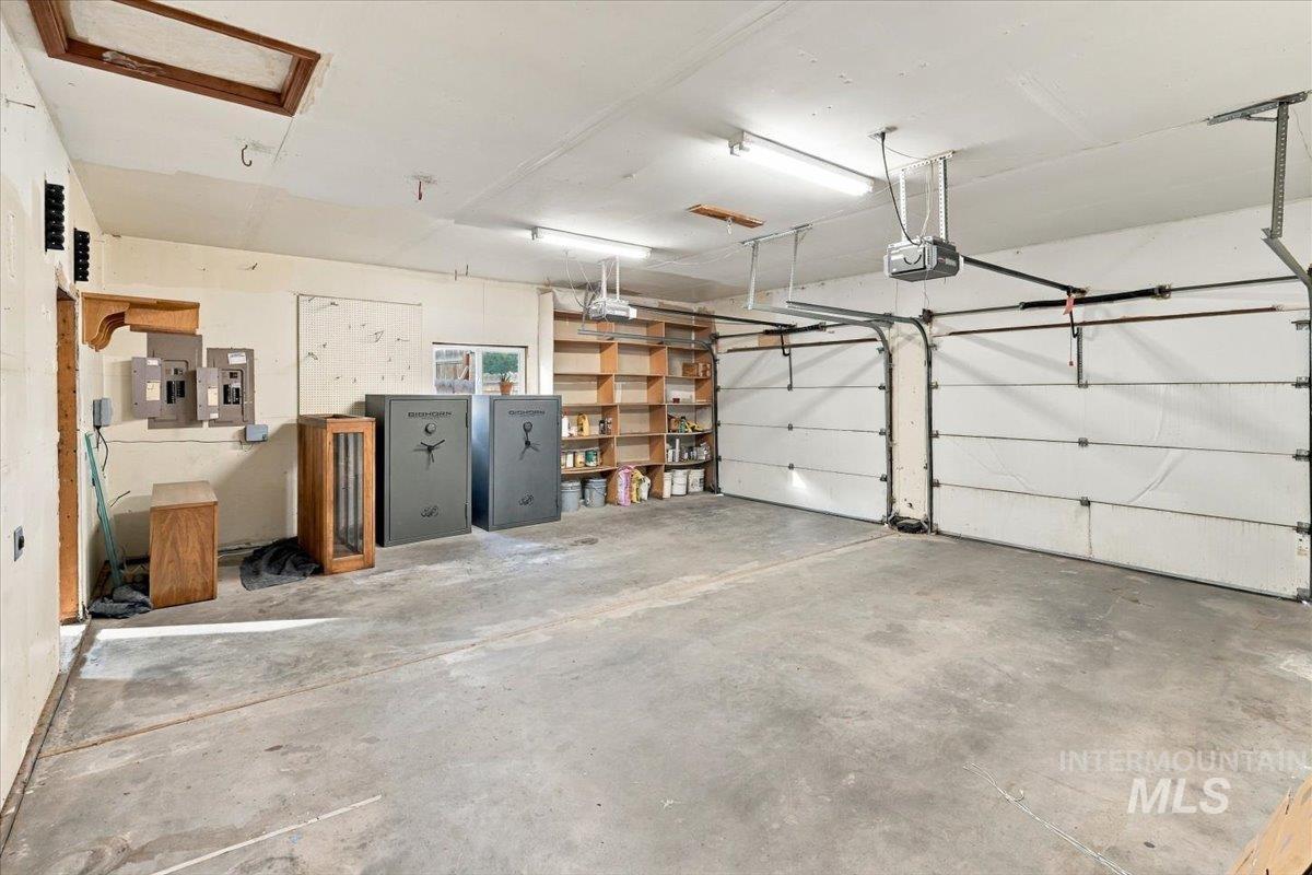 2405 Airport Avenue Property Photo 35
